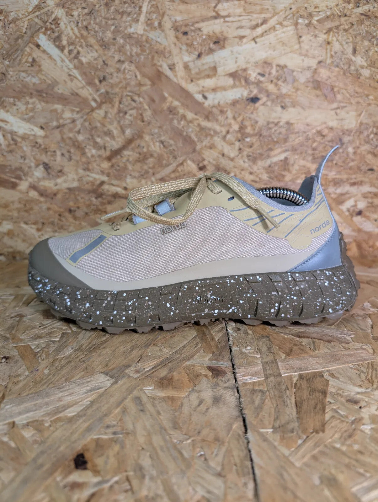 Norda 001 Trail Running Shoes UK7 Beige Mesh Synthetic Lug Sole Outdoor Hiking