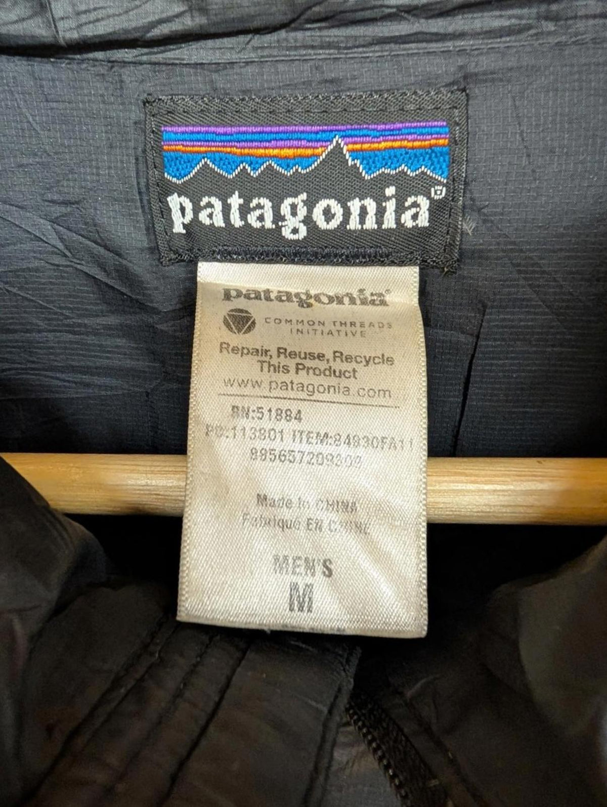 Patagonia Down Sweater Puff Jacket Medium Black Quilted Lightweight Insulated
