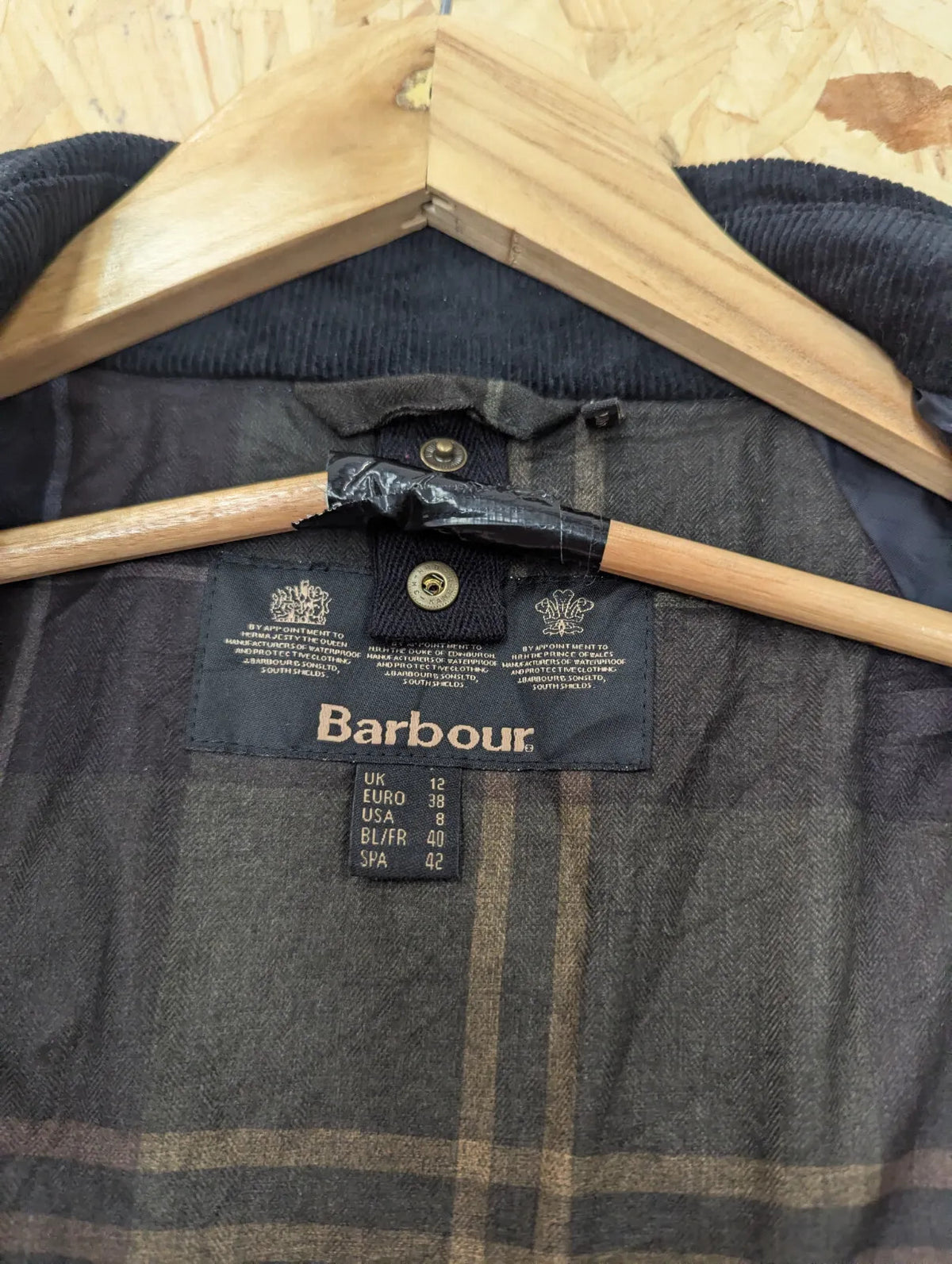 Barbour Acorn Wax Jacket Womens UK12 Black Corduroy Collar Country Tartan