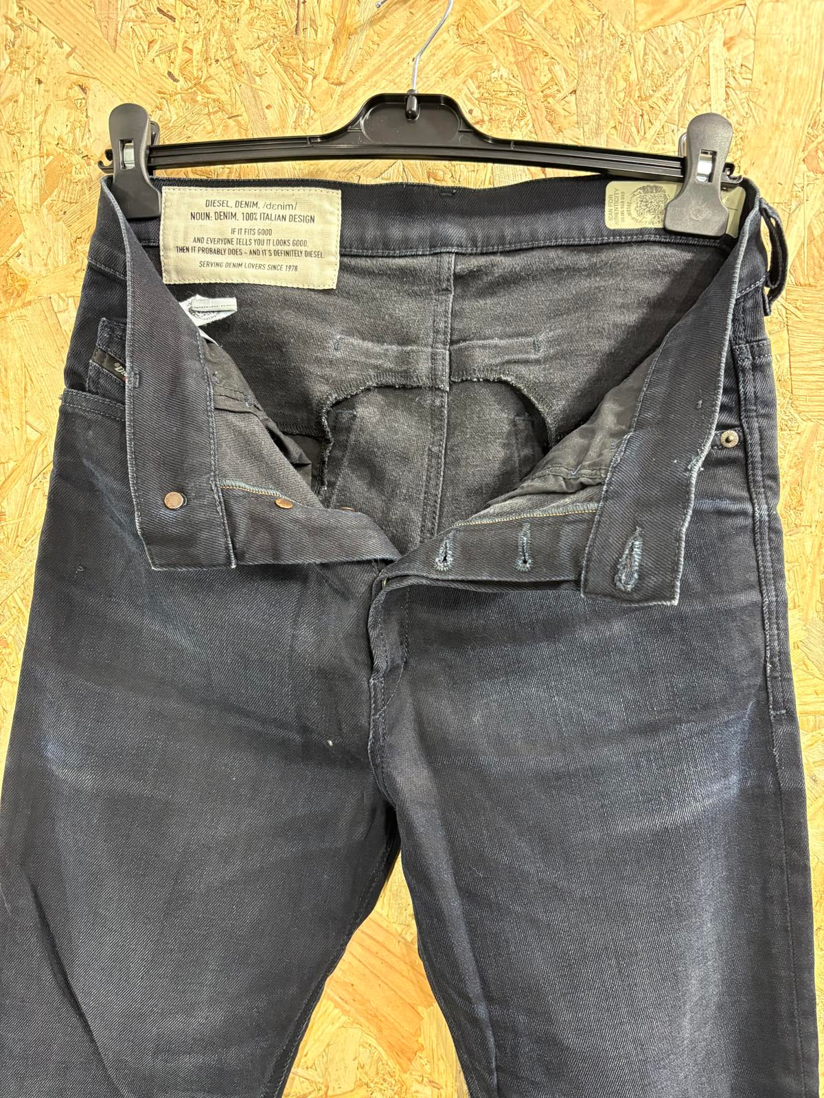 Diesel D-Eetar Jeans W31 L32 084AY Navy Blue Tapered Slim Button Fly Rigid Wash