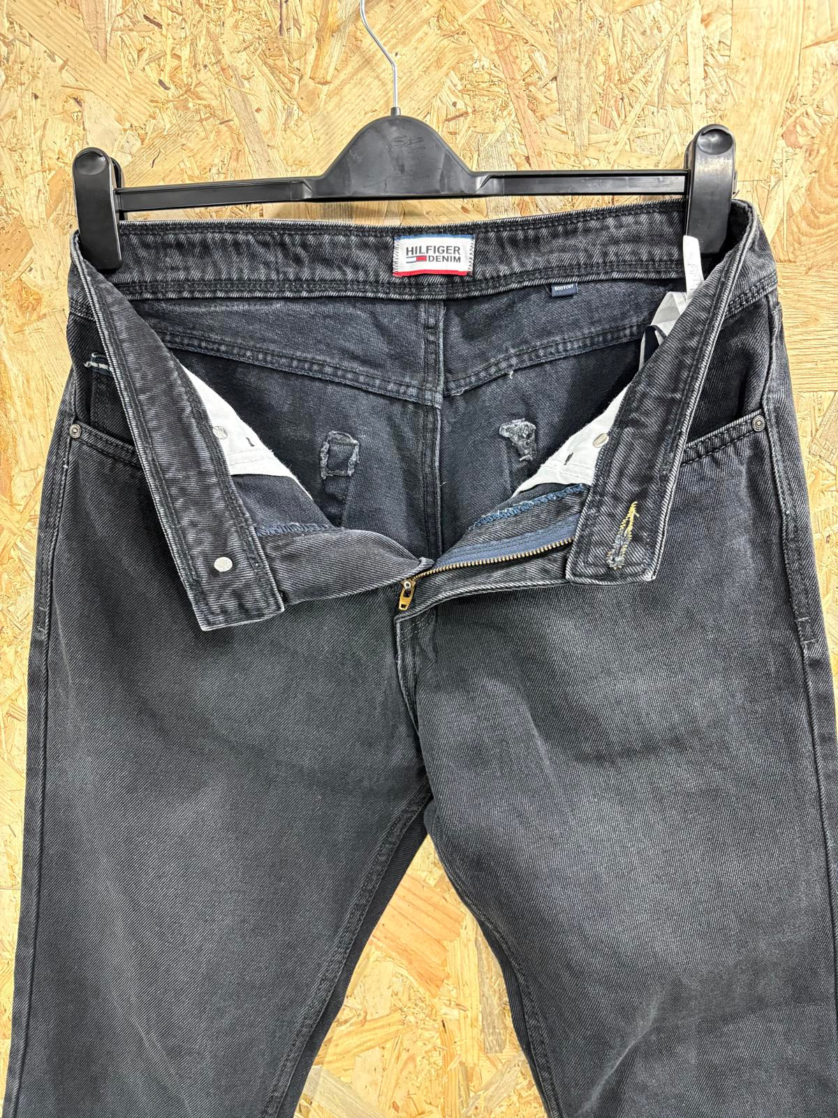 Vintage Tommy Hilfiger Baggy Jeans Size W32 L29 Wide Y2K Hip Hop Embroidered 90s