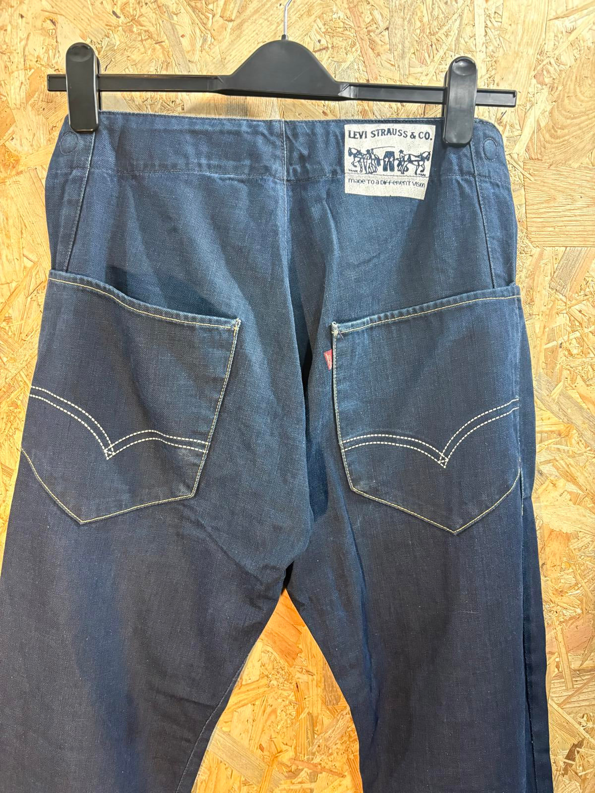 Vintage Levis Engineered Jeans W32 L32 Painted Arc Patch Navy Blue Denim 2003