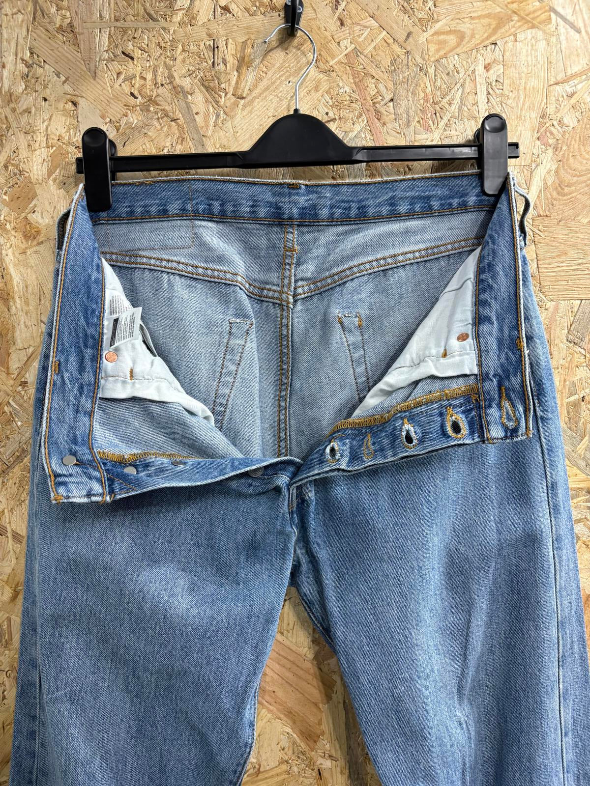 Levis 501 Jeans W32 L32 Men Stonewashed Light Blue Denim Straight Leg Button Fly