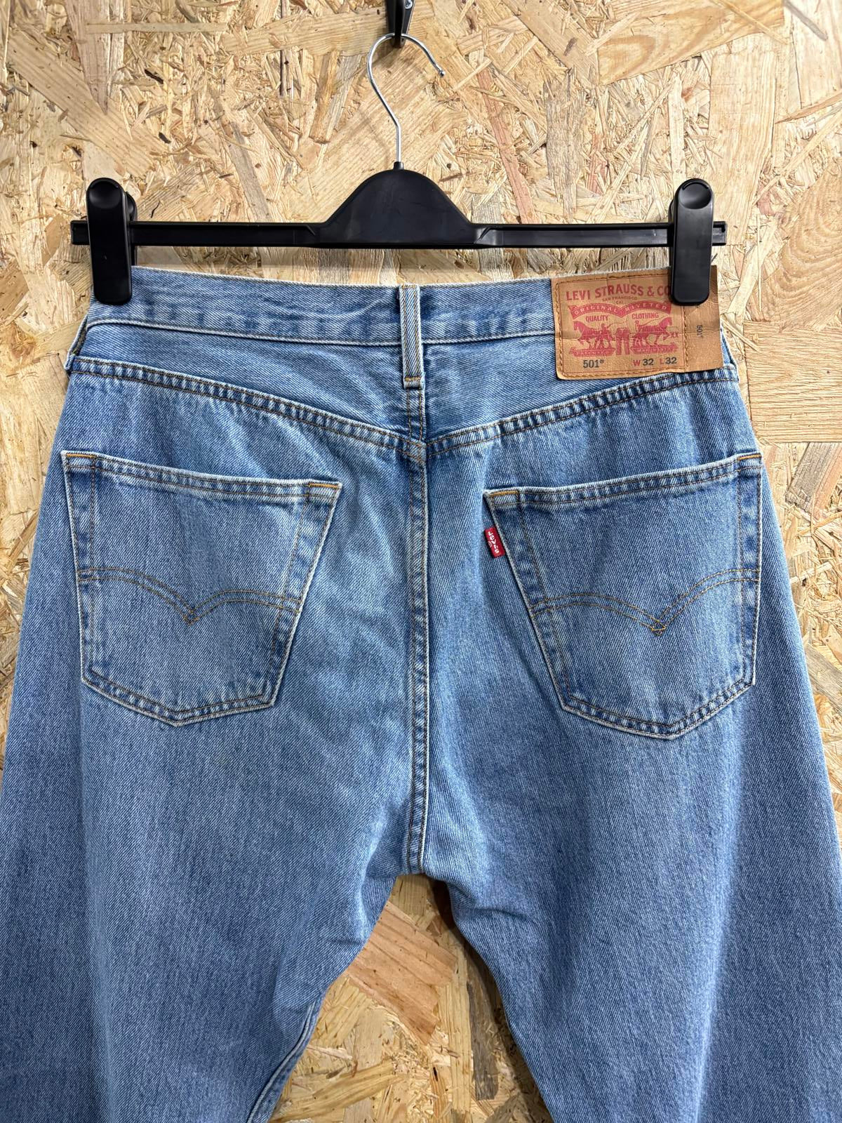 Levis 501 Jeans W32 L32 Men Stonewashed Light Blue Denim Straight Leg Button Fly
