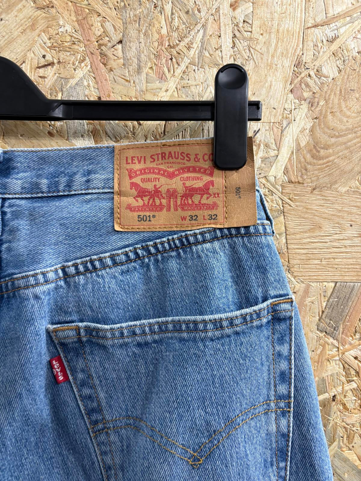 Levis 501 Jeans W32 L32 Men Stonewashed Light Blue Denim Straight Leg Button Fly