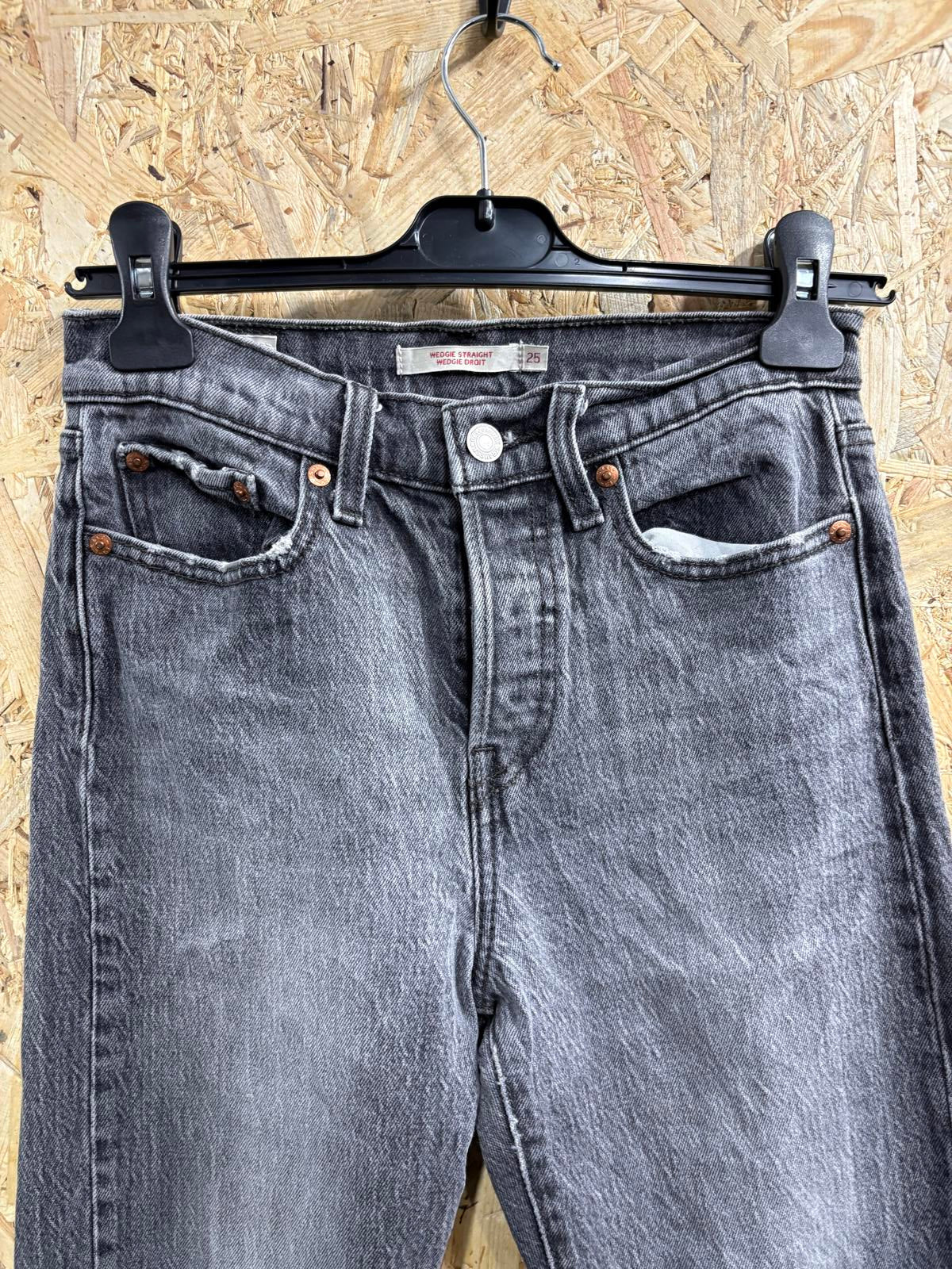 Levis Wedgie Straight Jeans Size 6 W25 L26 Women Stonewashed Black Mom Fit