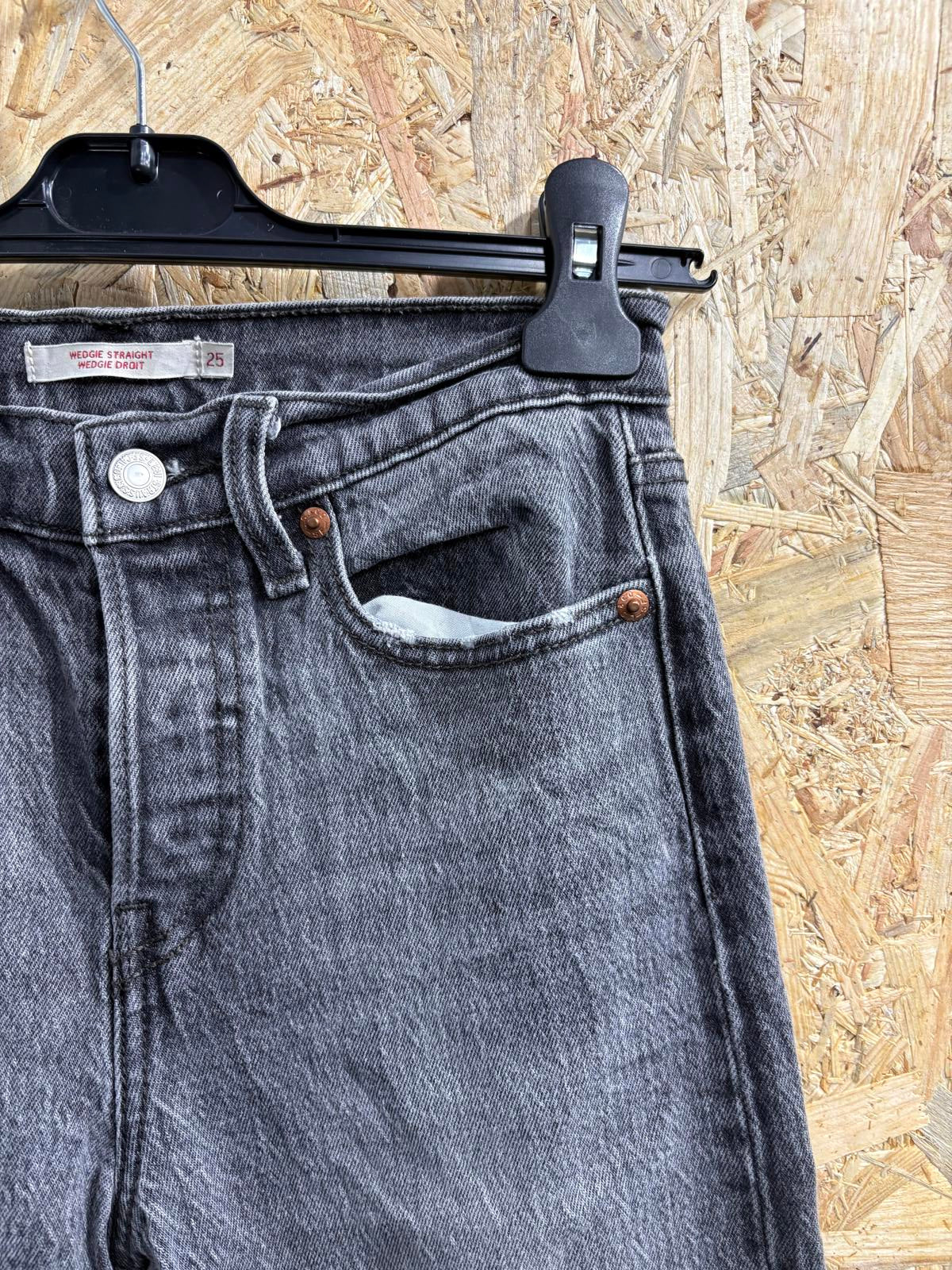Levis Wedgie Straight Jeans Size 6 W25 L26 Women Stonewashed Black Mom Fit