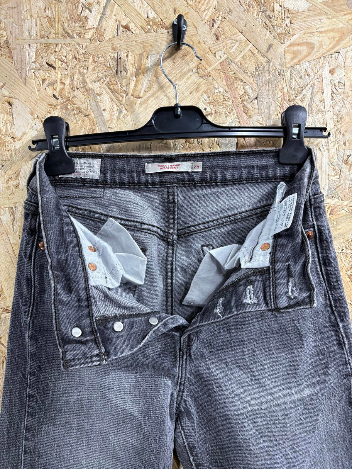 Levis Wedgie Straight Jeans Size 6 W25 L26 Women Stonewashed Black Mom Fit