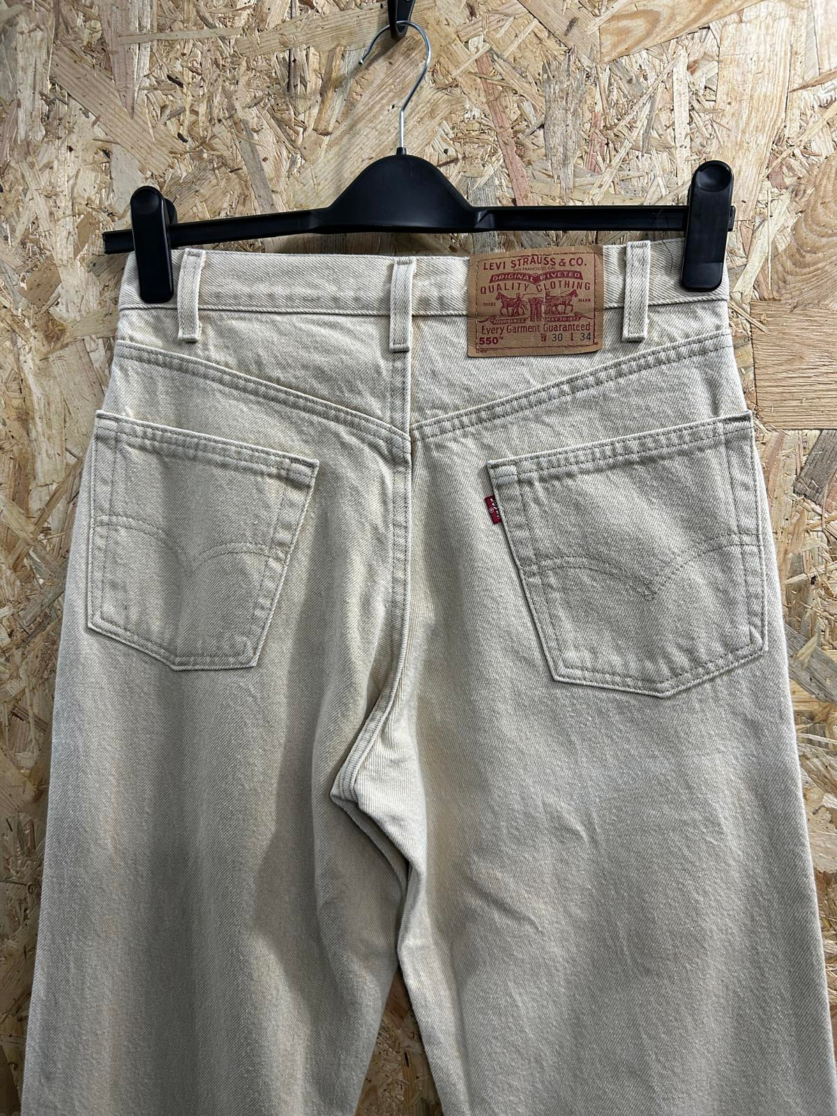 Vintage Levis 550 USA Jeans W30 L34 Men Straight Leg Cream Stone Beige Zip Fly