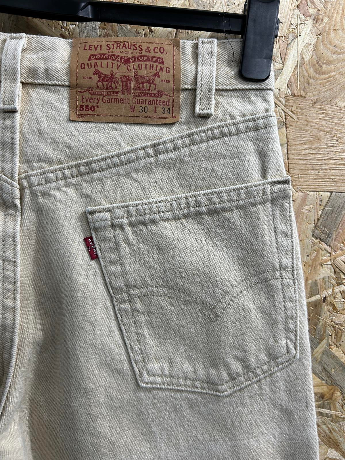 Vintage Levis 550 USA Jeans W30 L34 Men Straight Leg Cream Stone Beige Zip Fly