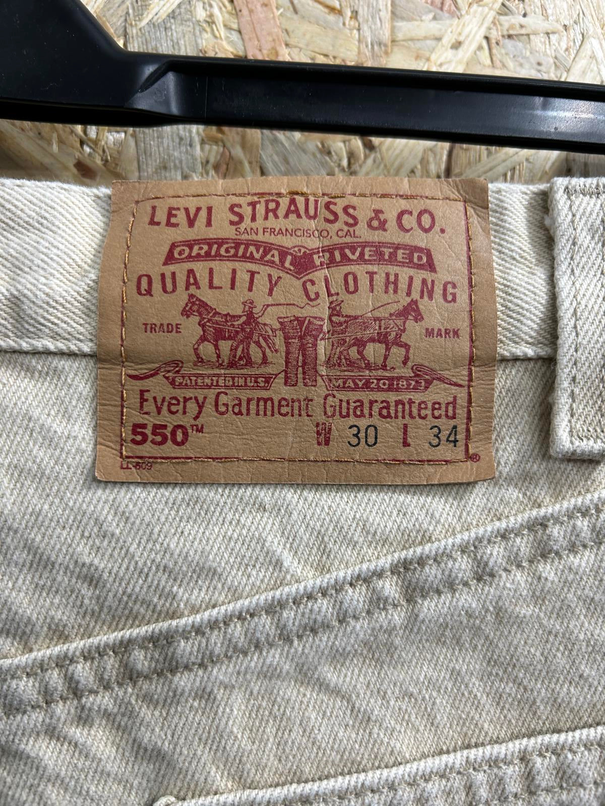 Vintage Levis 550 USA Jeans W30 L34 Men Straight Leg Cream Stone Beige Zip Fly