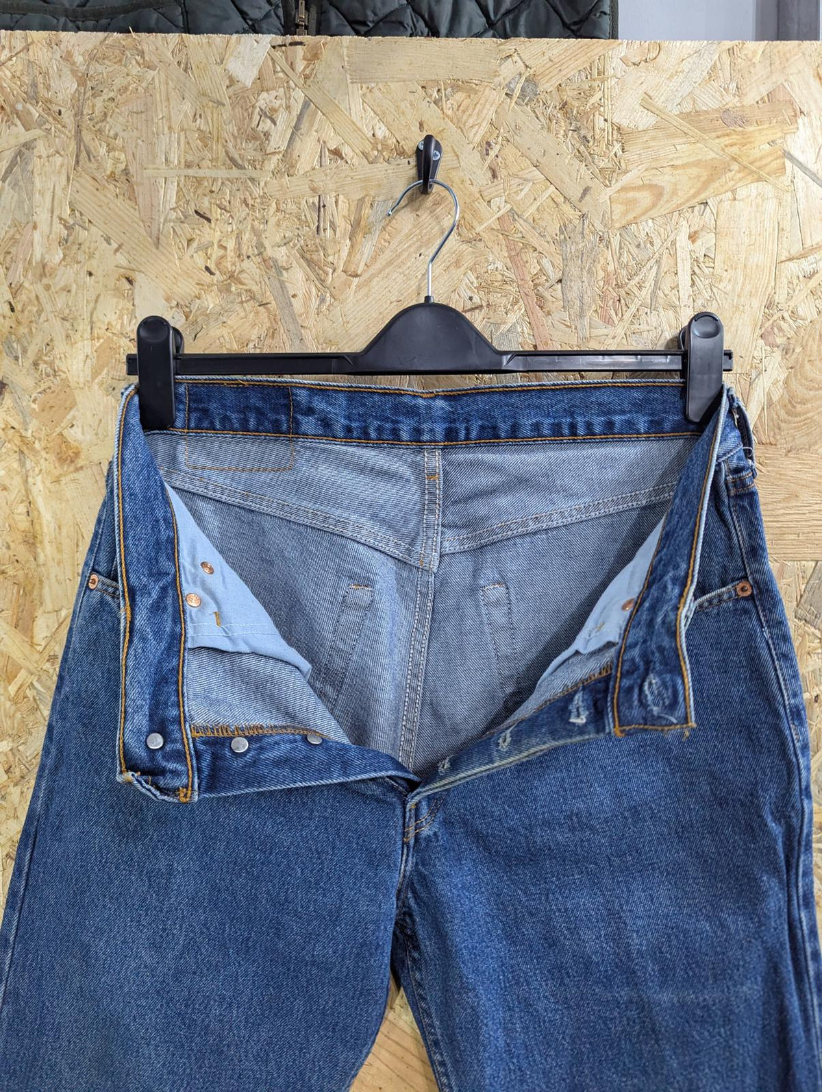 Levis 582 Jeans W32 L30 Men Mid Blue Denim Straight Leg Regular Fit Vintage Y2K
