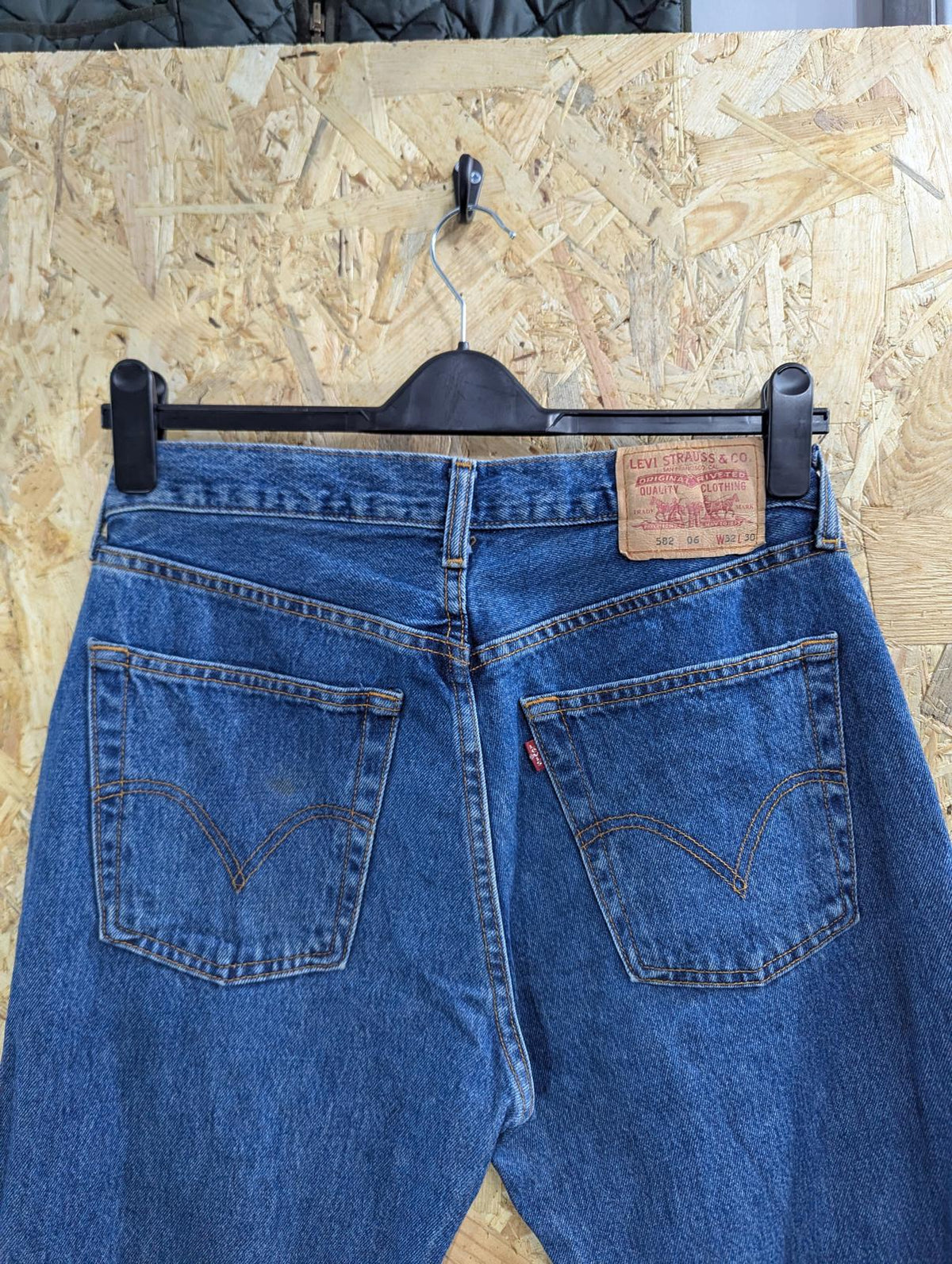 Levis 582 Jeans W32 L30 Men Mid Blue Denim Straight Leg Regular Fit Vintage Y2K