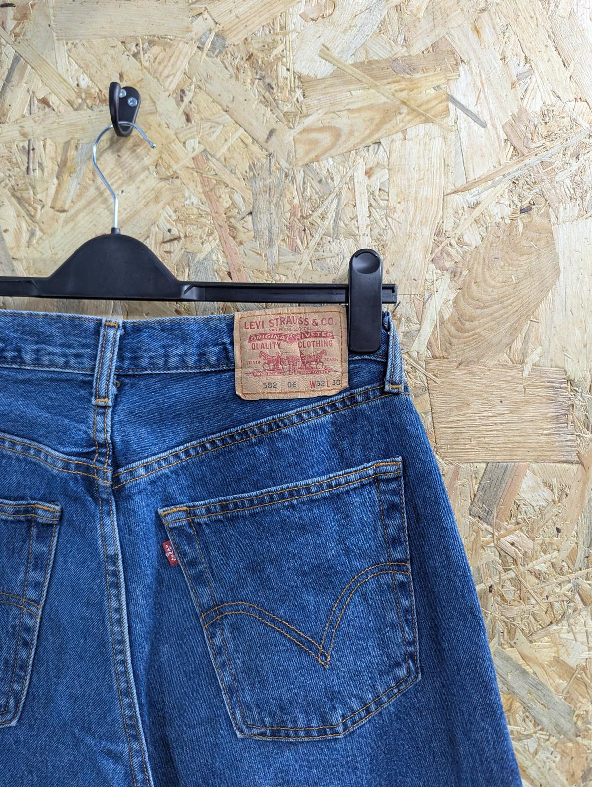 Levis 582 Jeans W32 L30 Men Mid Blue Denim Straight Leg Regular Fit Vintage Y2K
