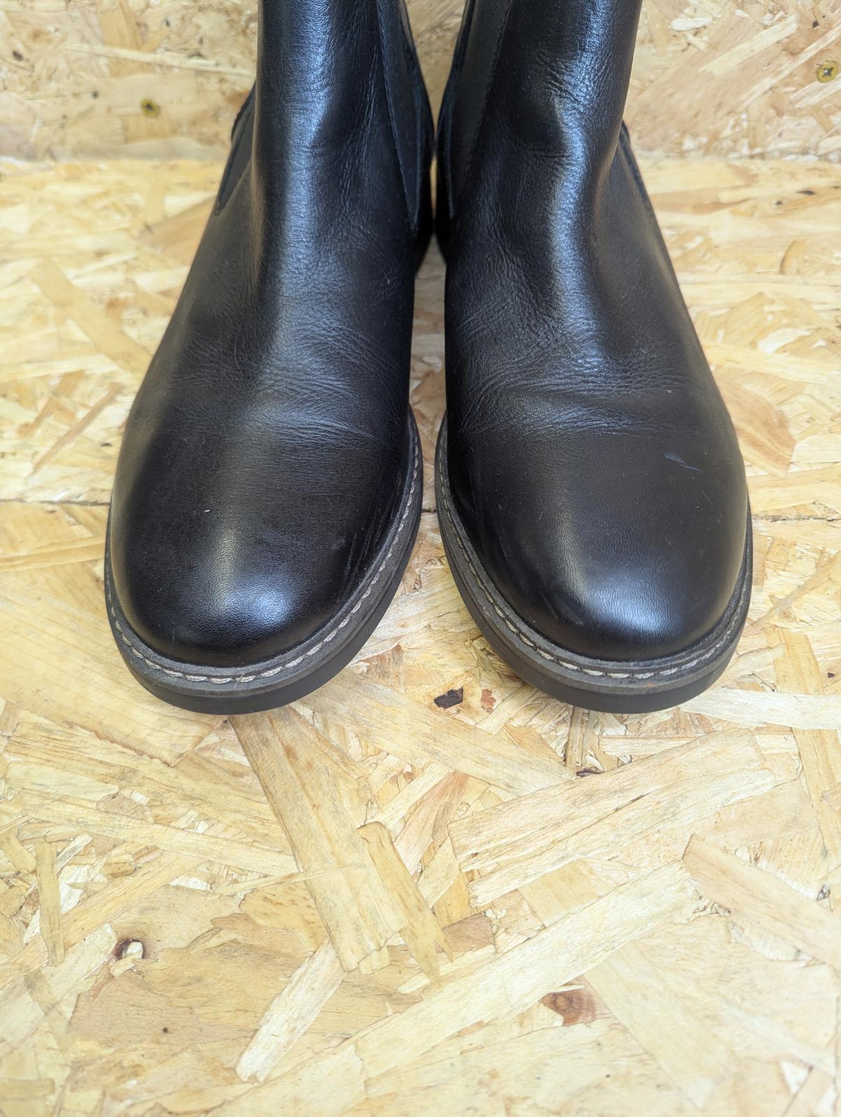 Clarks Black Leather Chelsea Boots Size UK 11 EU 46 Men Leather Slip-On Smart