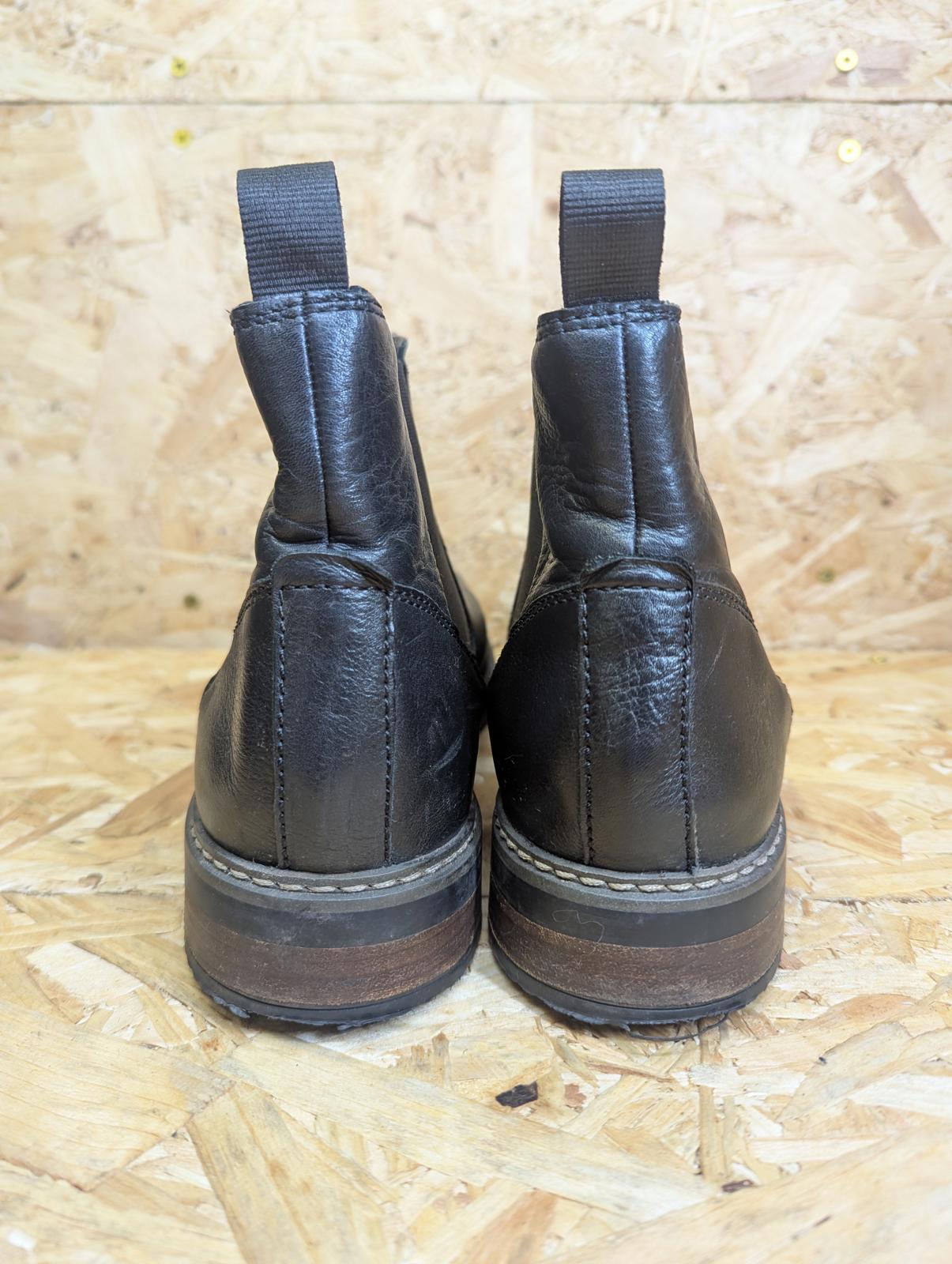 Clarks Black Leather Chelsea Boots Size UK 11 EU 46 Men Leather Slip-On Smart
