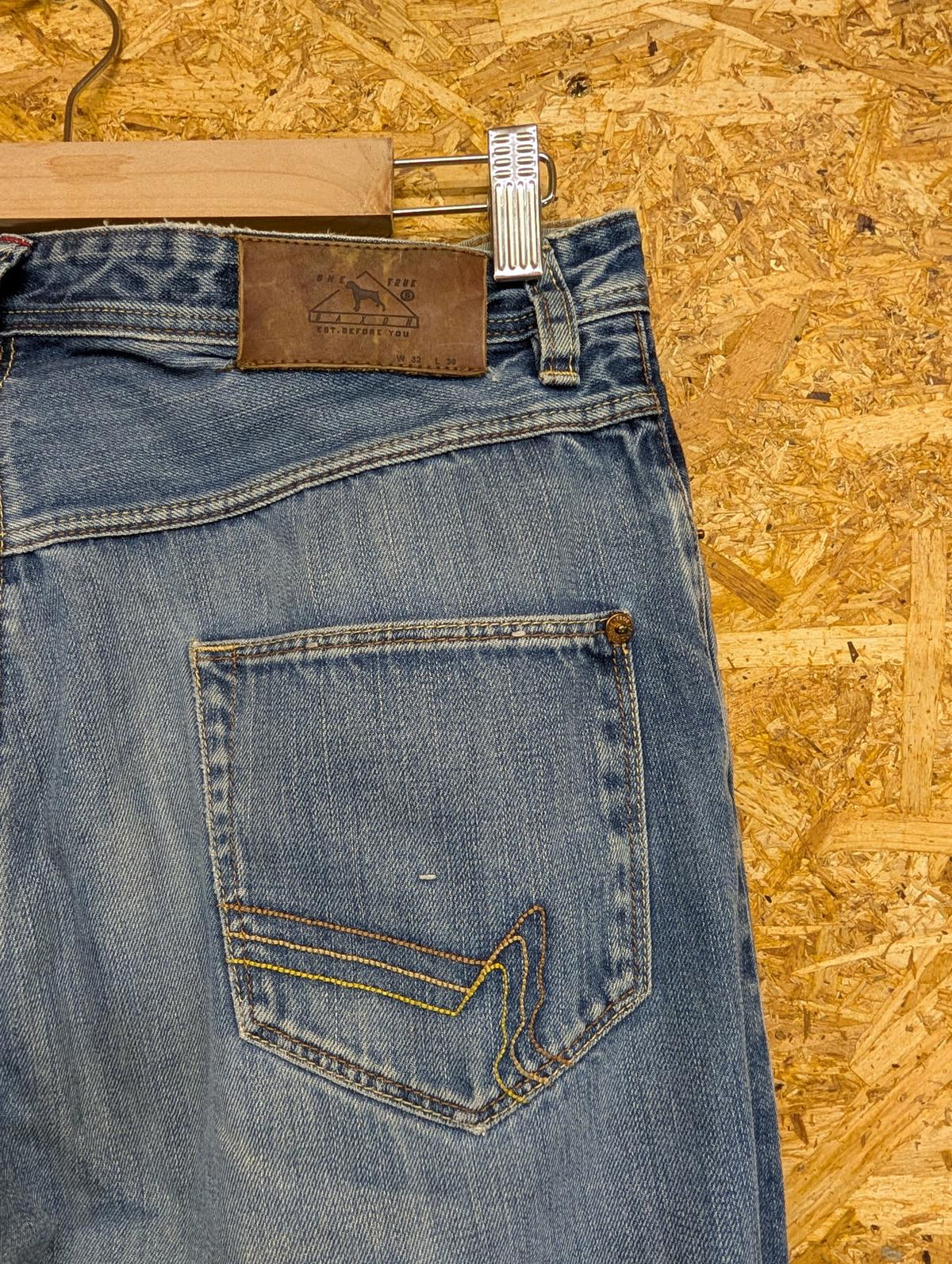 One True Saxon Jeans W32 L30 Men Mid Blue Fades Straight Leg Button Fly