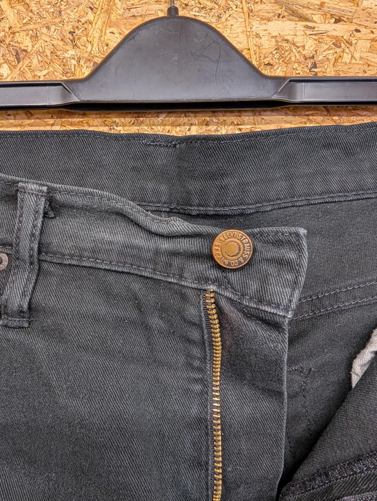 Levis 520 Slim Jeans W34 L32 Men Black Rock Indie Goth Skinny Zip Fly