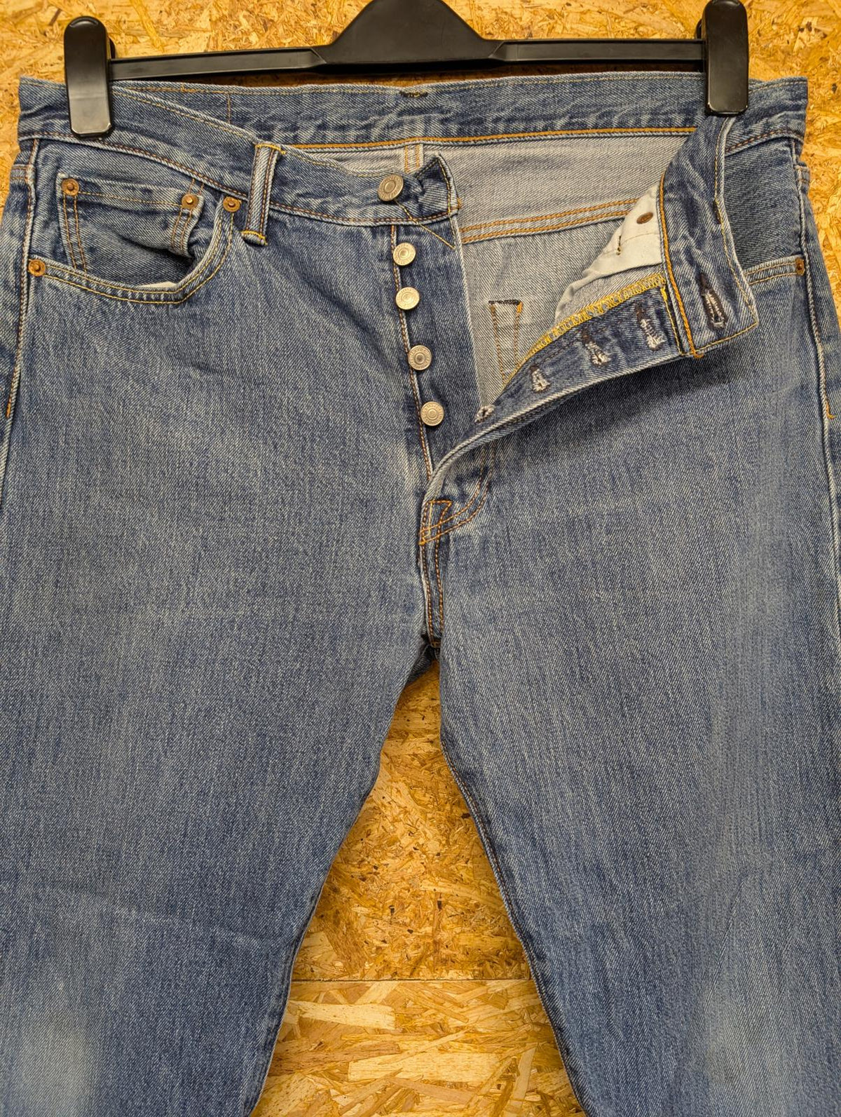 Levis 501 Jeans W34 L30 Vintage Mid Wash Blue Denim Straight Leg Button Fly