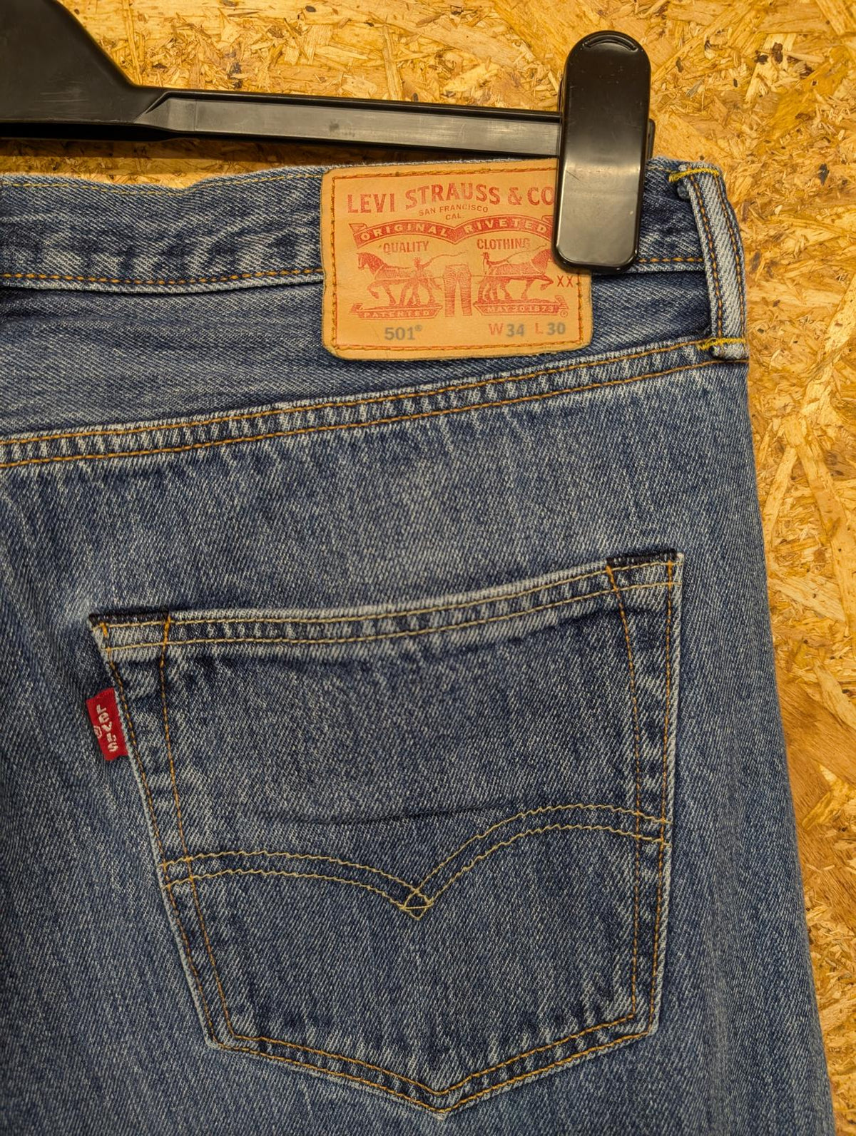 Levis 501 Jeans W34 L30 Vintage Mid Wash Blue Denim Straight Leg Button Fly