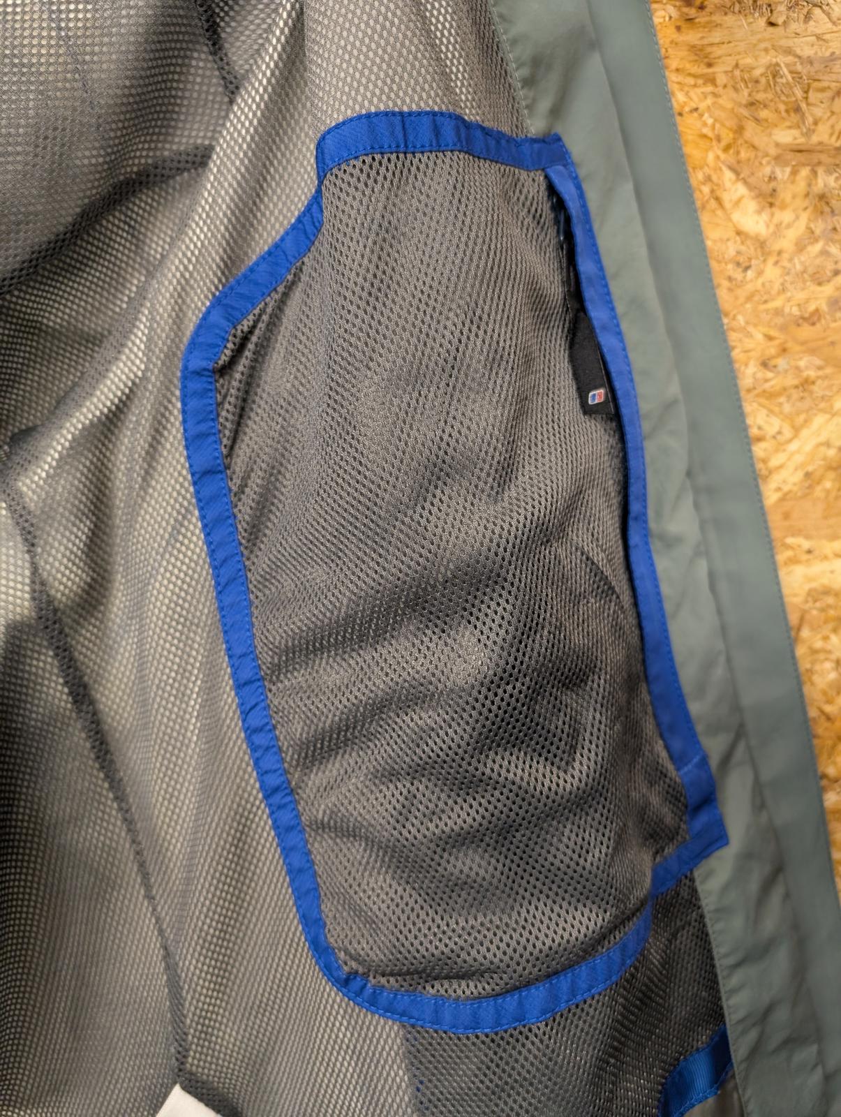 Berghaus Blue Deluge 3 Jacket Medium Men Waterproof Gore-Tex Waterproof Hooded