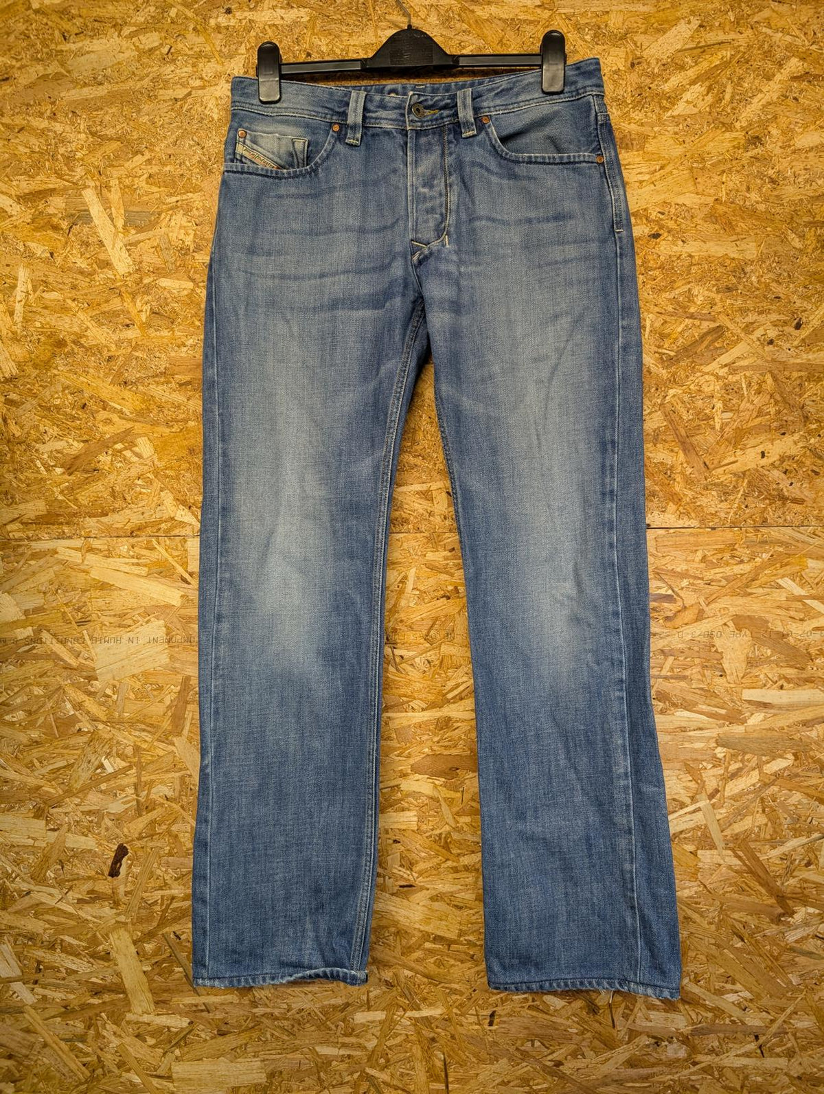Diesel Larkee Jeans W32 L32 008AT Mid Blue Denim Regular Straight Button Fly