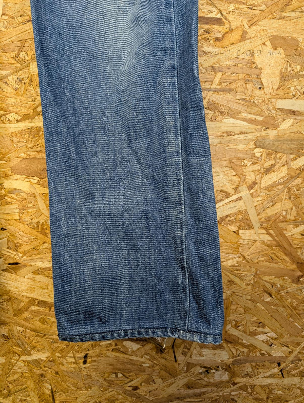 Diesel Larkee Jeans W32 L32 008AT Mid Blue Denim Regular Straight Button Fly