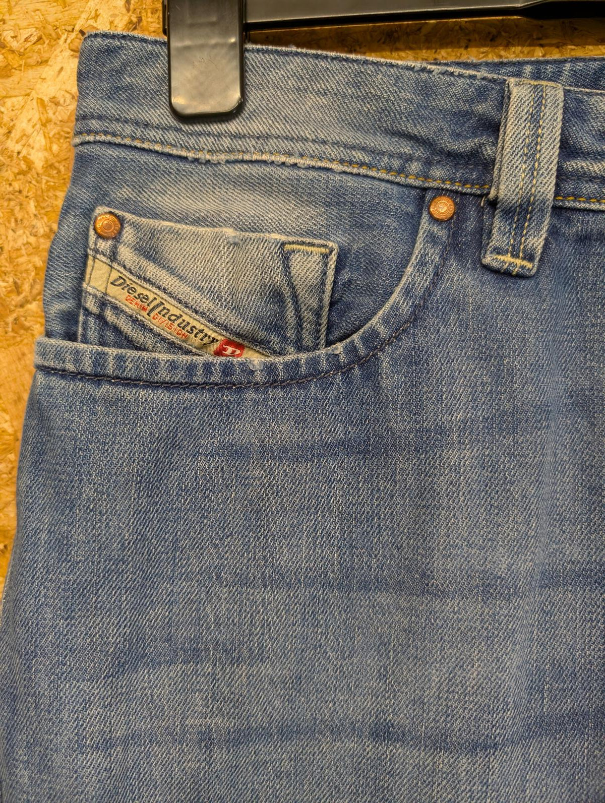 Diesel Larkee Jeans W32 L32 008AT Mid Blue Denim Regular Straight Button Fly