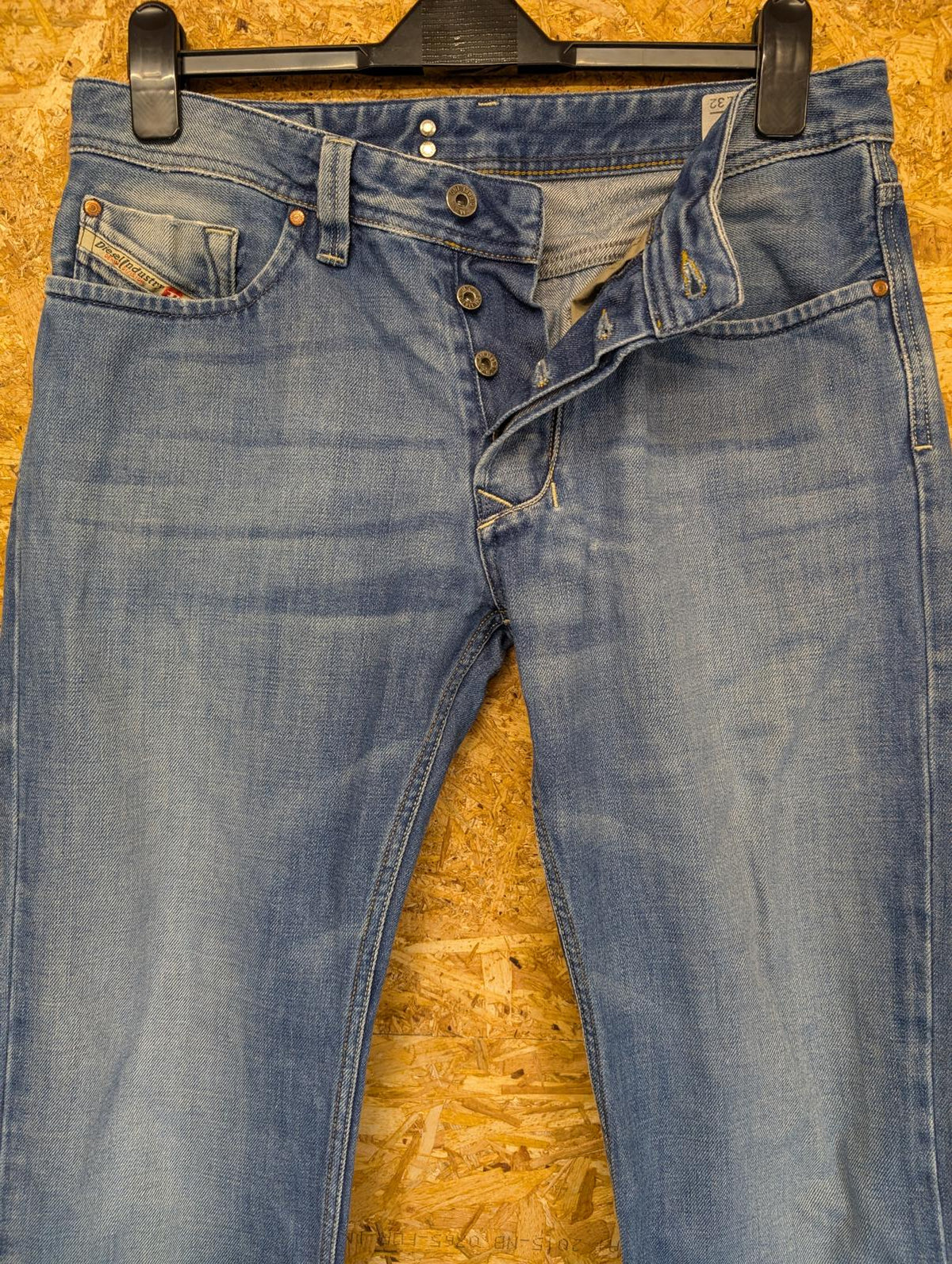 Diesel Larkee Jeans W32 L32 008AT Mid Blue Denim Regular Straight Button Fly