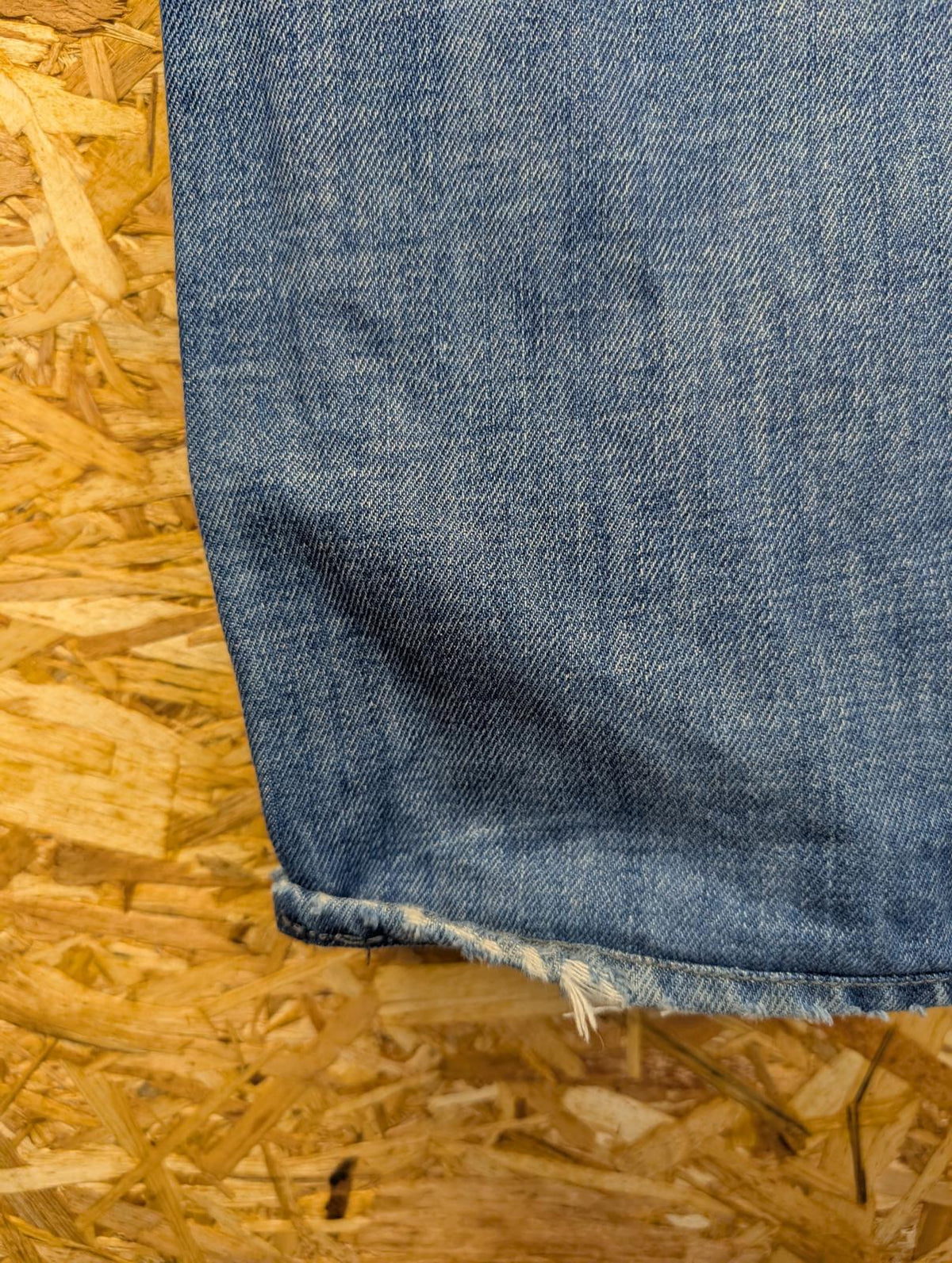 Diesel Larkee Jeans W32 L32 008AT Mid Blue Denim Regular Straight Button Fly