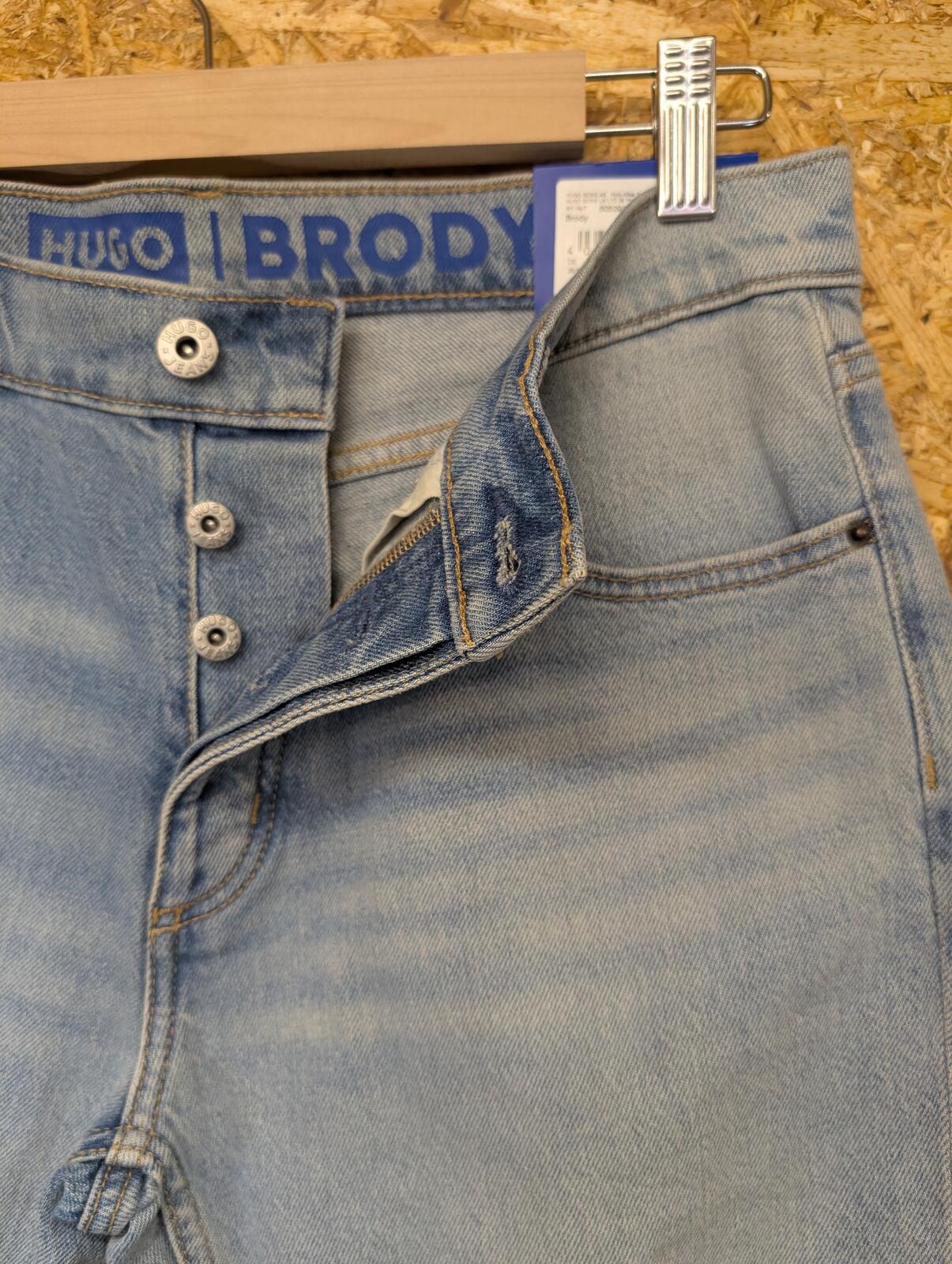 Hugo Boss Brody Jeans W29 L32 Tapered Fit Light Blue Denim Straight Button Fly