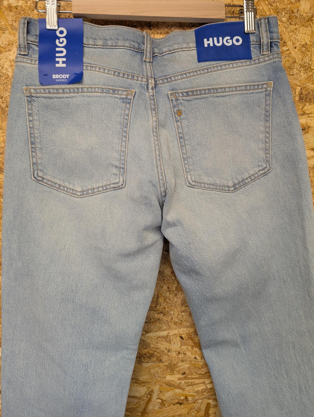 Hugo Boss Brody Jeans W29 L32 Tapered Fit Light Blue Denim Straight Button Fly