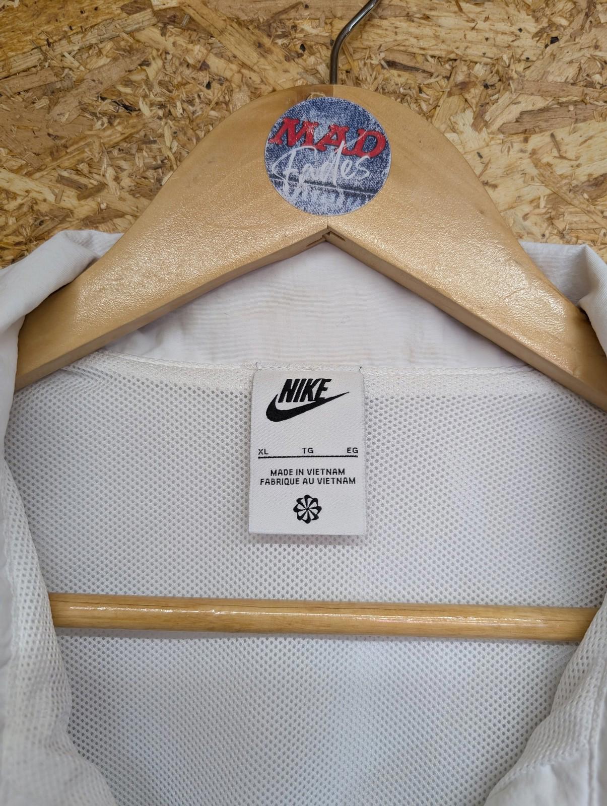 Nike Track Jacket XL Women Oversized Mesh Lined White Swoosh UV Windbreaker