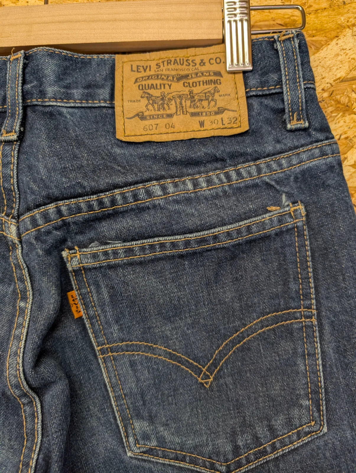 Vintage Levis 607 Jeans Mens W30 L32 Dark Blue Wash Denim Button Orange Tab 90s