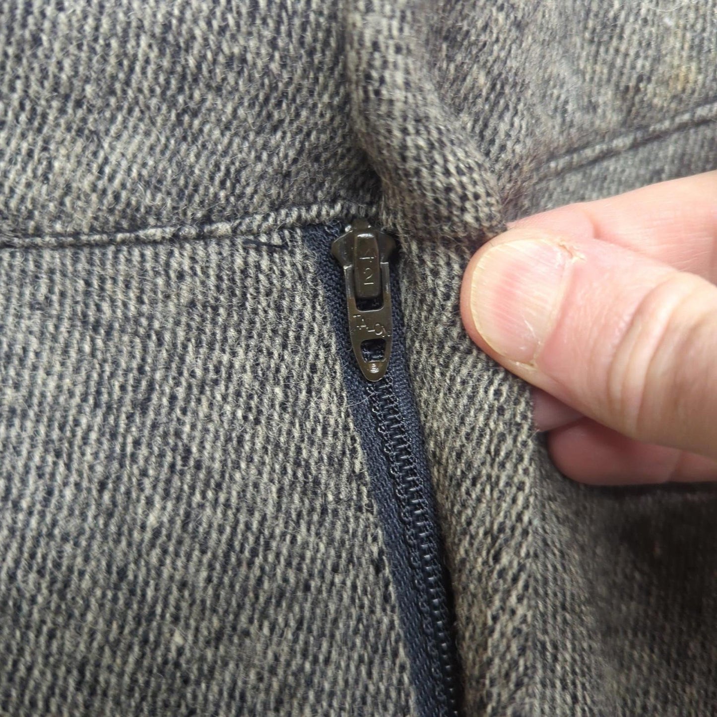 1970s Woolrich Grey Wool Plaid Hunting 3/4 Pants Workwear Vintage Pantaloons 32