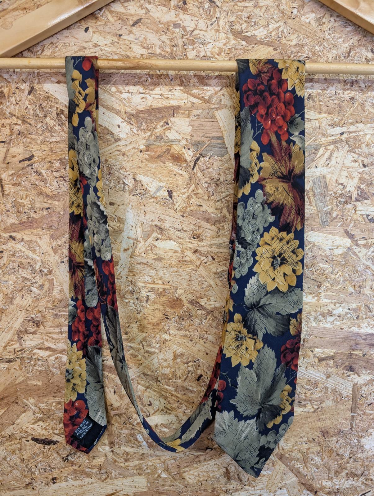 Hugo Boss Silk Tie 61" 154cm Made In Italy Navy Blue Red Floral Pattern