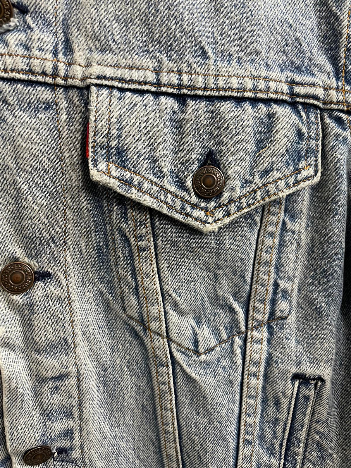 Levis Denim Trucker Jacket Size Medium Distressed Blue Made In USA Vintage 80s