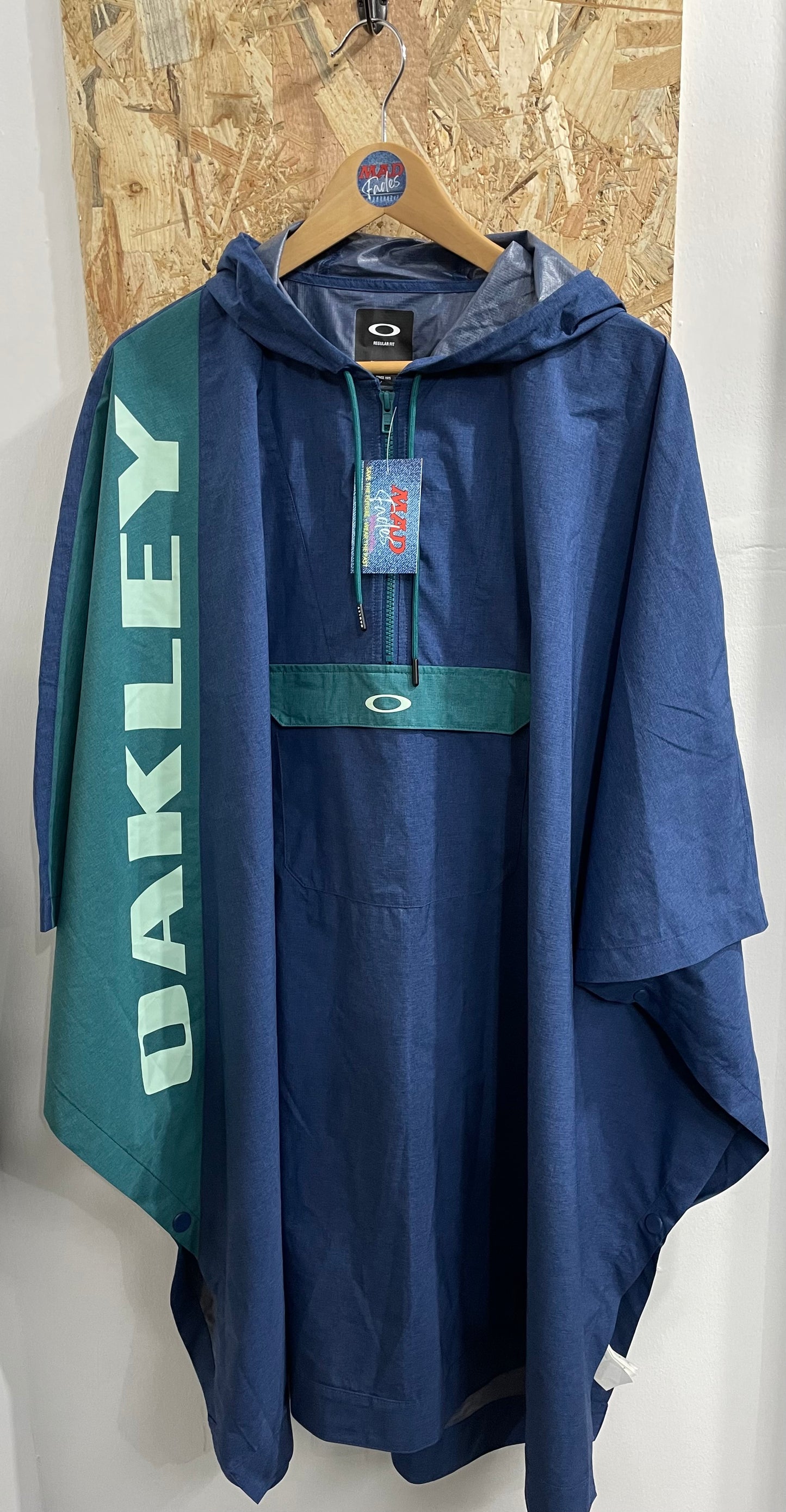 Oakley Surf Changing Poncho Blue Green Beach Change Jacket Hooded Windbreaker