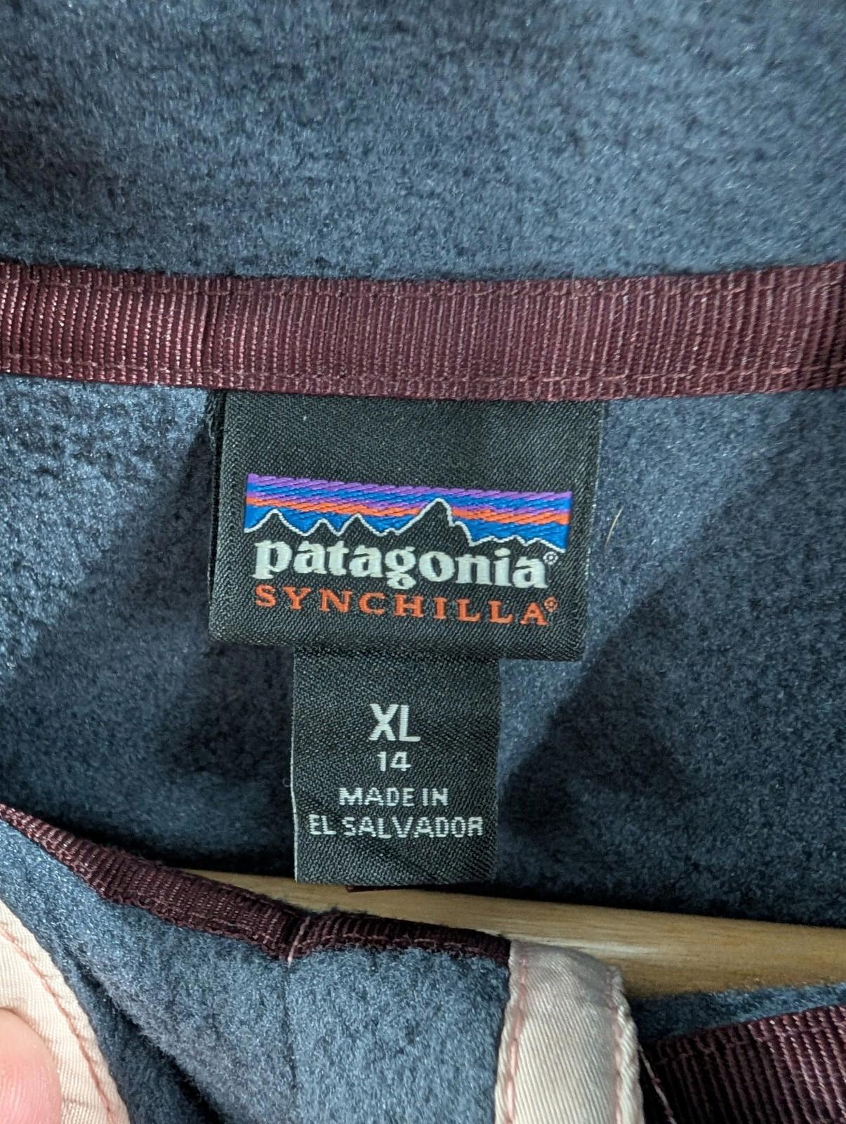 Patagonia Synchilla Fleece Girls Age 12-14 XL Pullover Top Grey Pink Snap-T