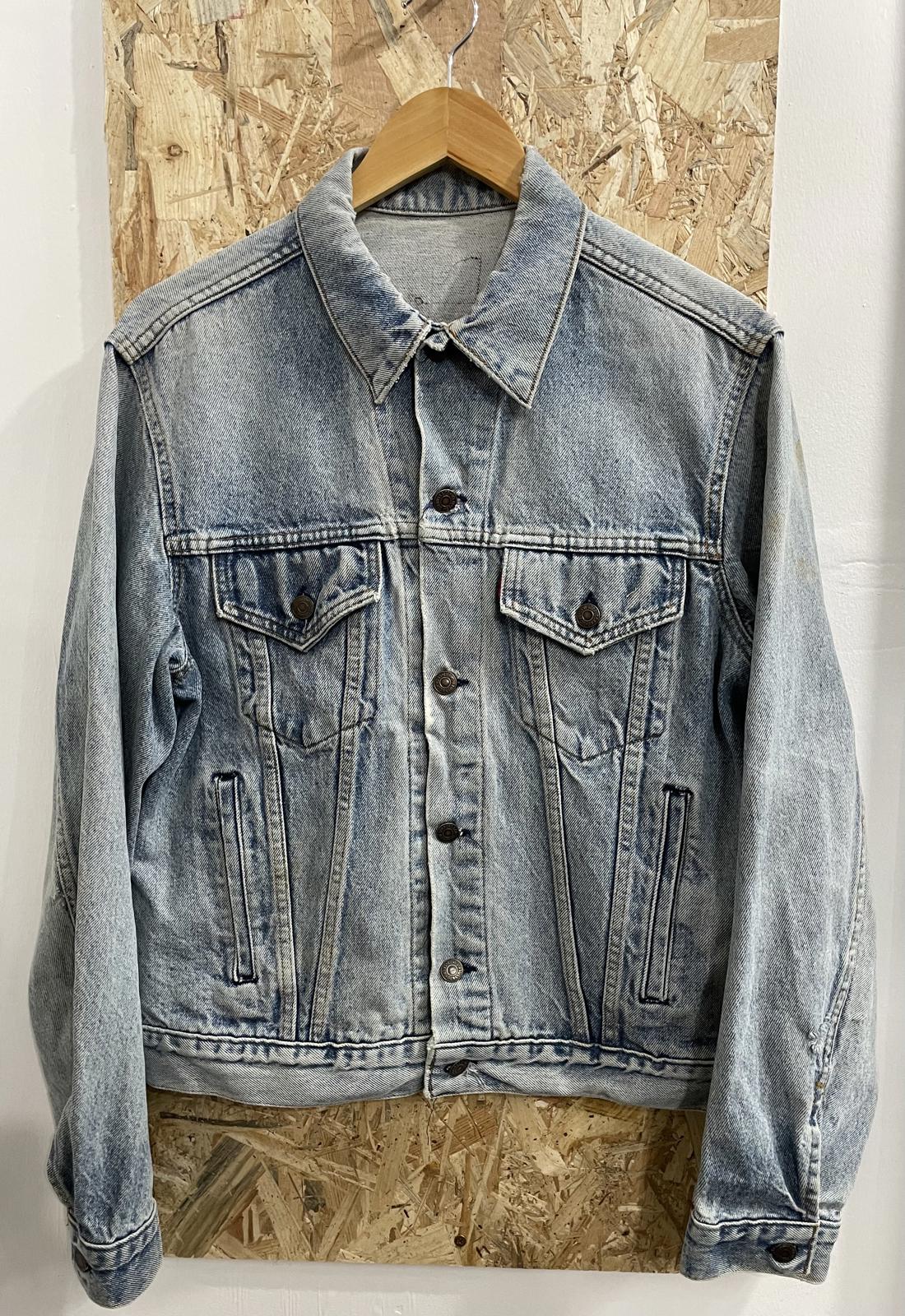 Levis Denim Trucker Jacket Size Medium Distressed Blue Made In USA Vintage 80s