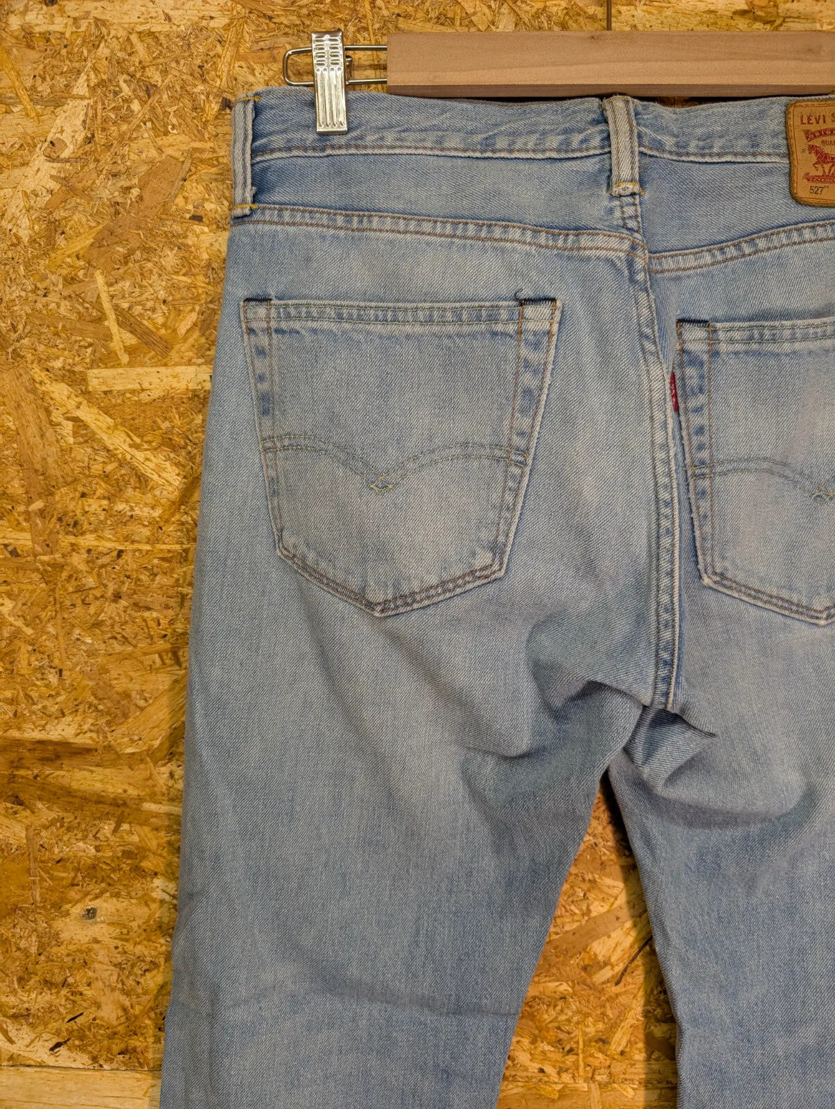 Levis 527 Jeans Mens W33 L30 Light Blue Wash Denim Bootcut Vintage Leather Patch