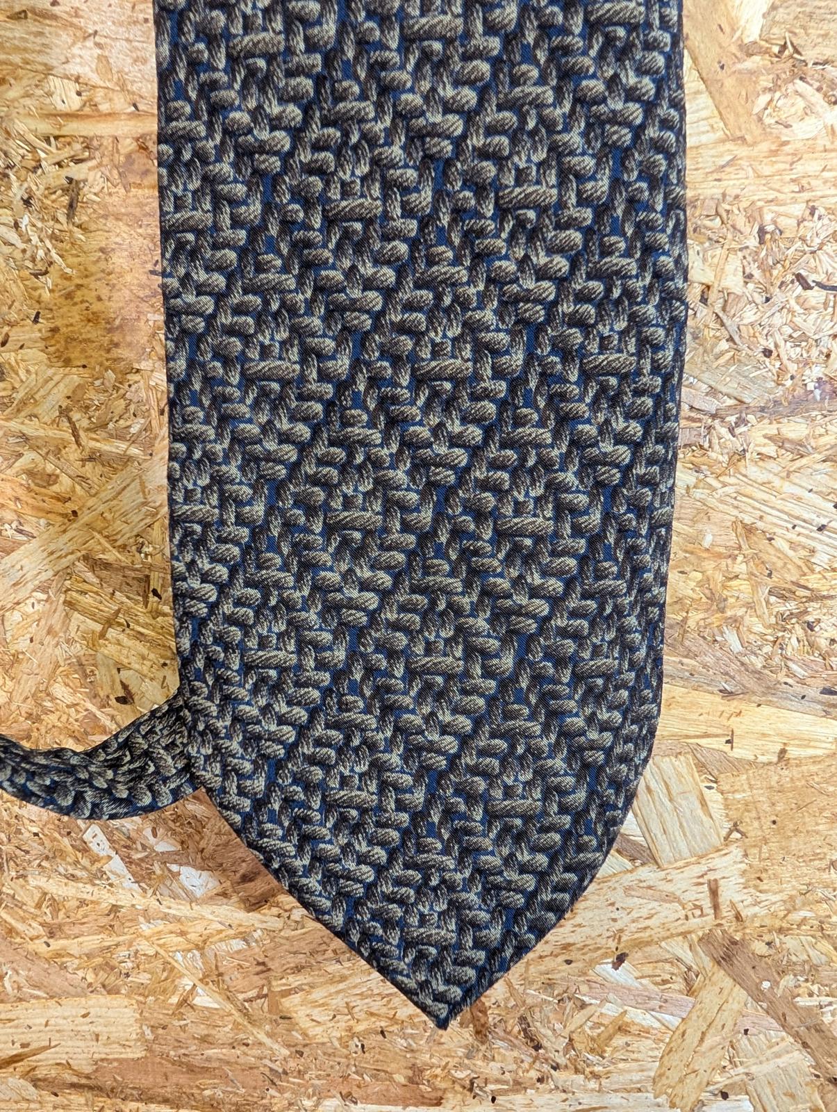 Georgio Armani Silk Tie 57" 145cm Made In Italy Navy Blue Cream Beige Pattern