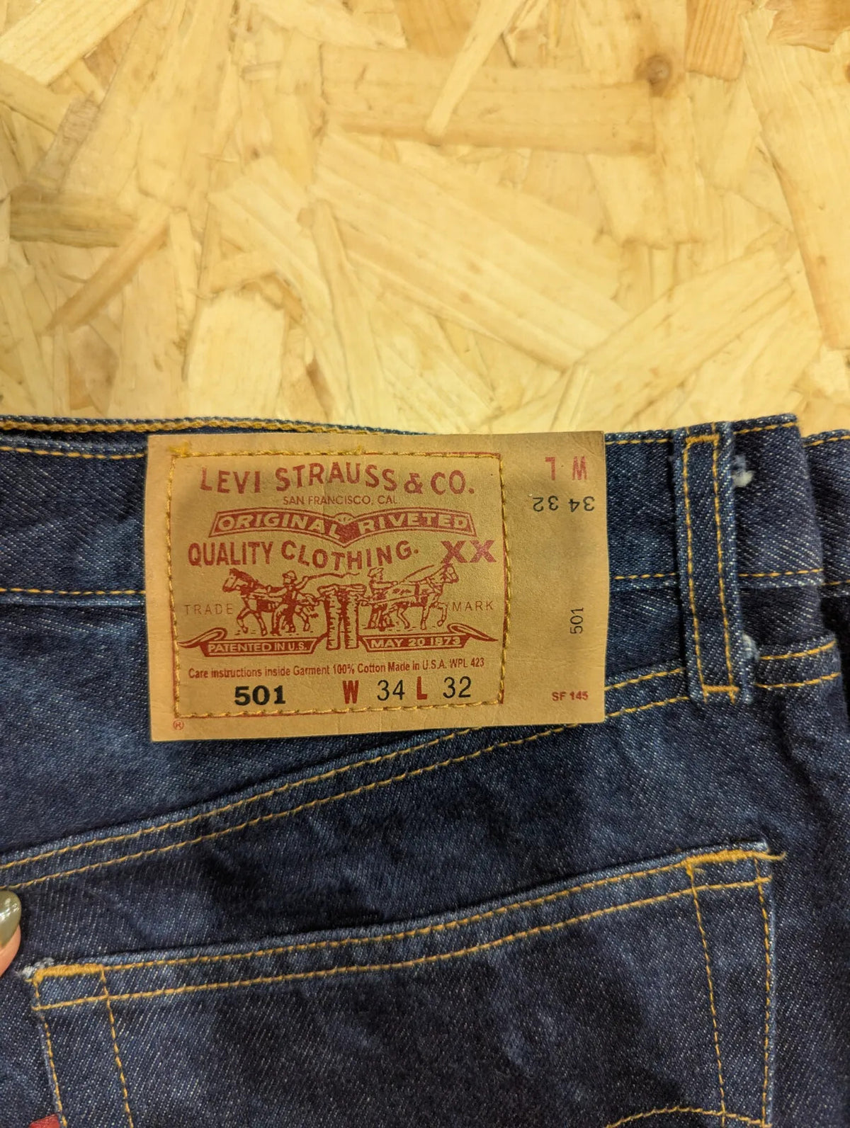 Levis 501 Jeans Mens W34 L32 Dark Blue Wash Denim Button USA Made 2002 Vintage