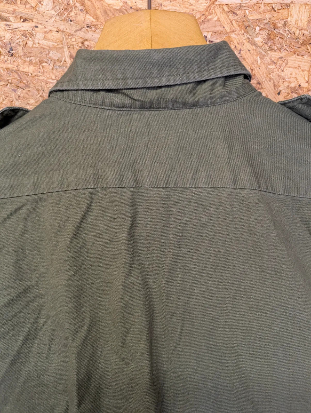 British Army Surplus General Shirt Men Medium Olive Green Button Pockets Feather