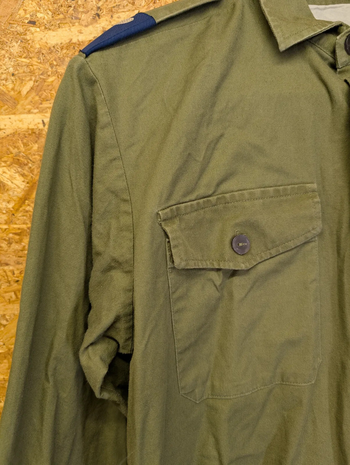 British Army Surplus General Shirt Men Medium Olive Green Button Pockets Feather