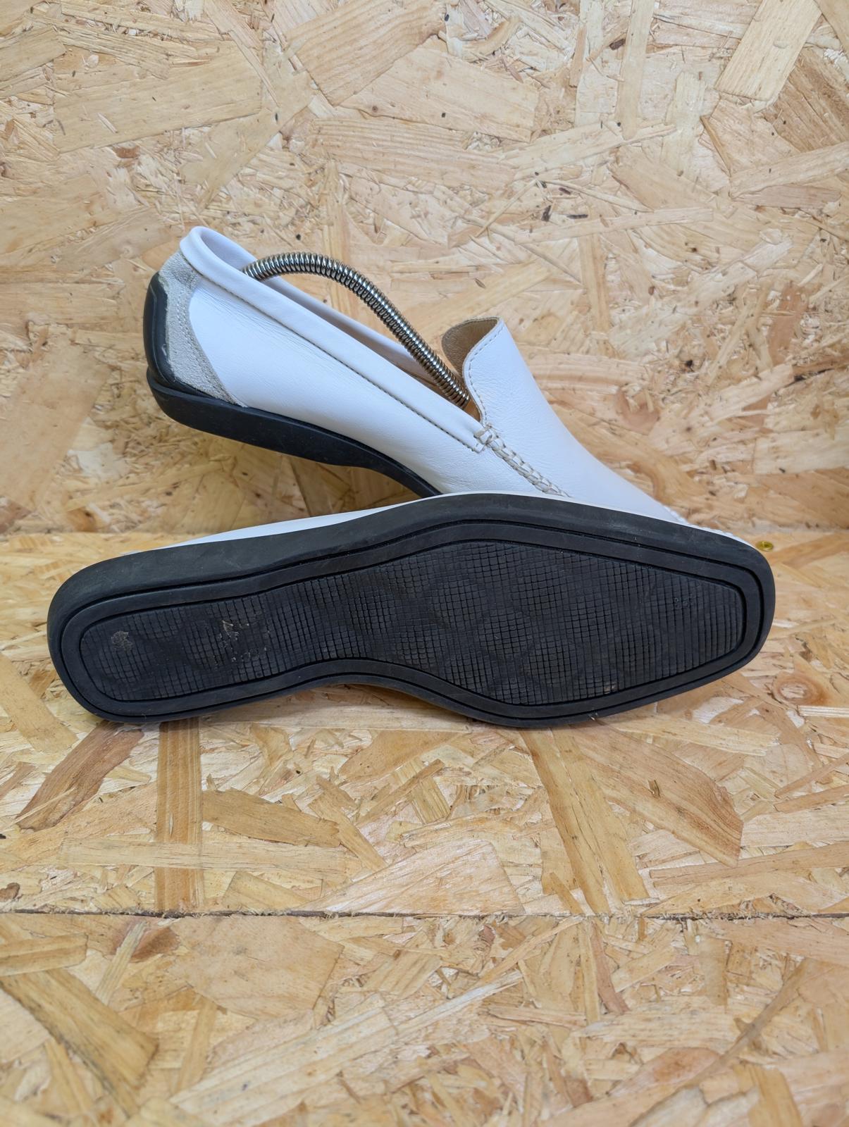 Budberchic by Miss Chelis Shoes 9 UK 43 EU White Leather Loafers Driving Slip