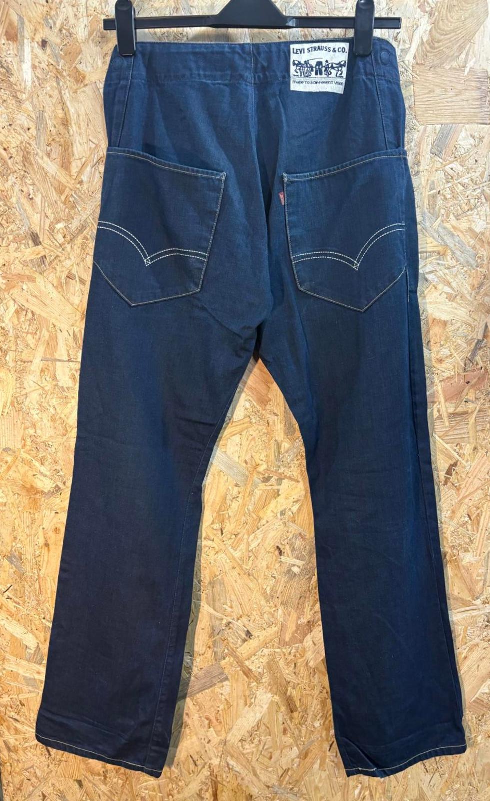 Vintage Levis Engineered Jeans W32 L32 Painted Arc Patch Navy Blue Denim 2003