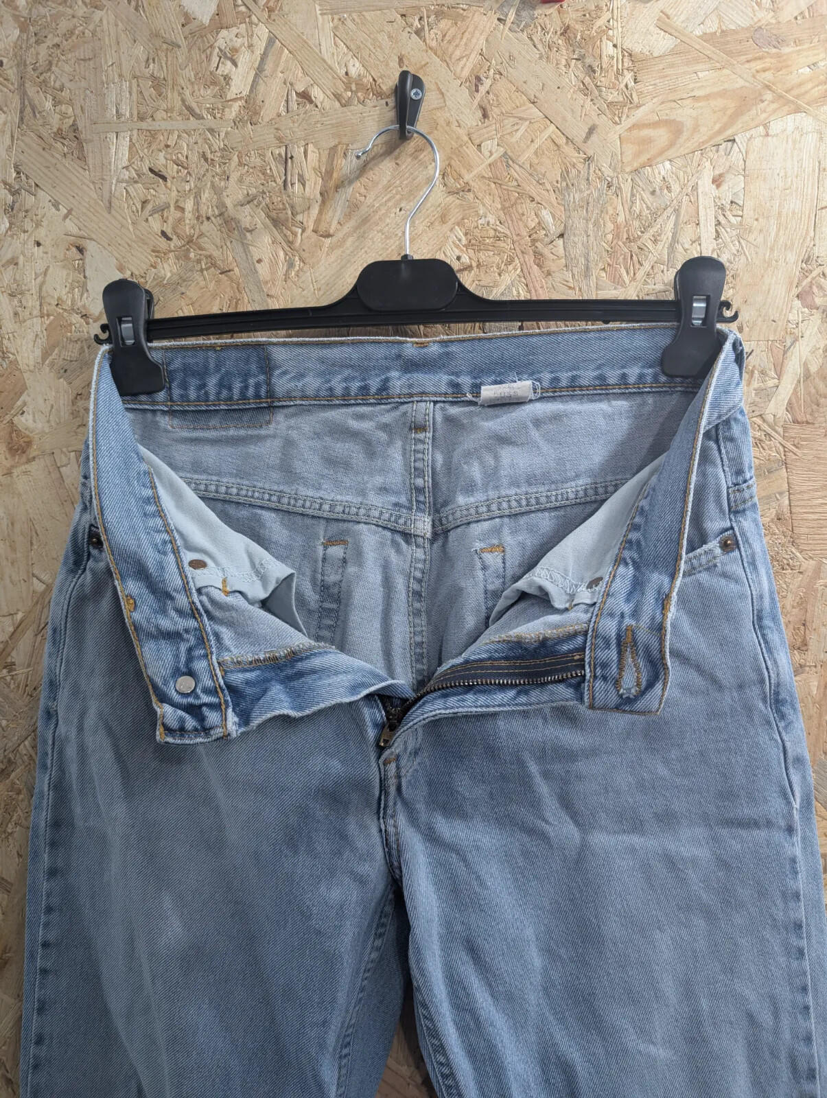 Vintage Levis 505 Jeans Mens W28 L32 Light Blue Denim Lower Rise USA Made 80s