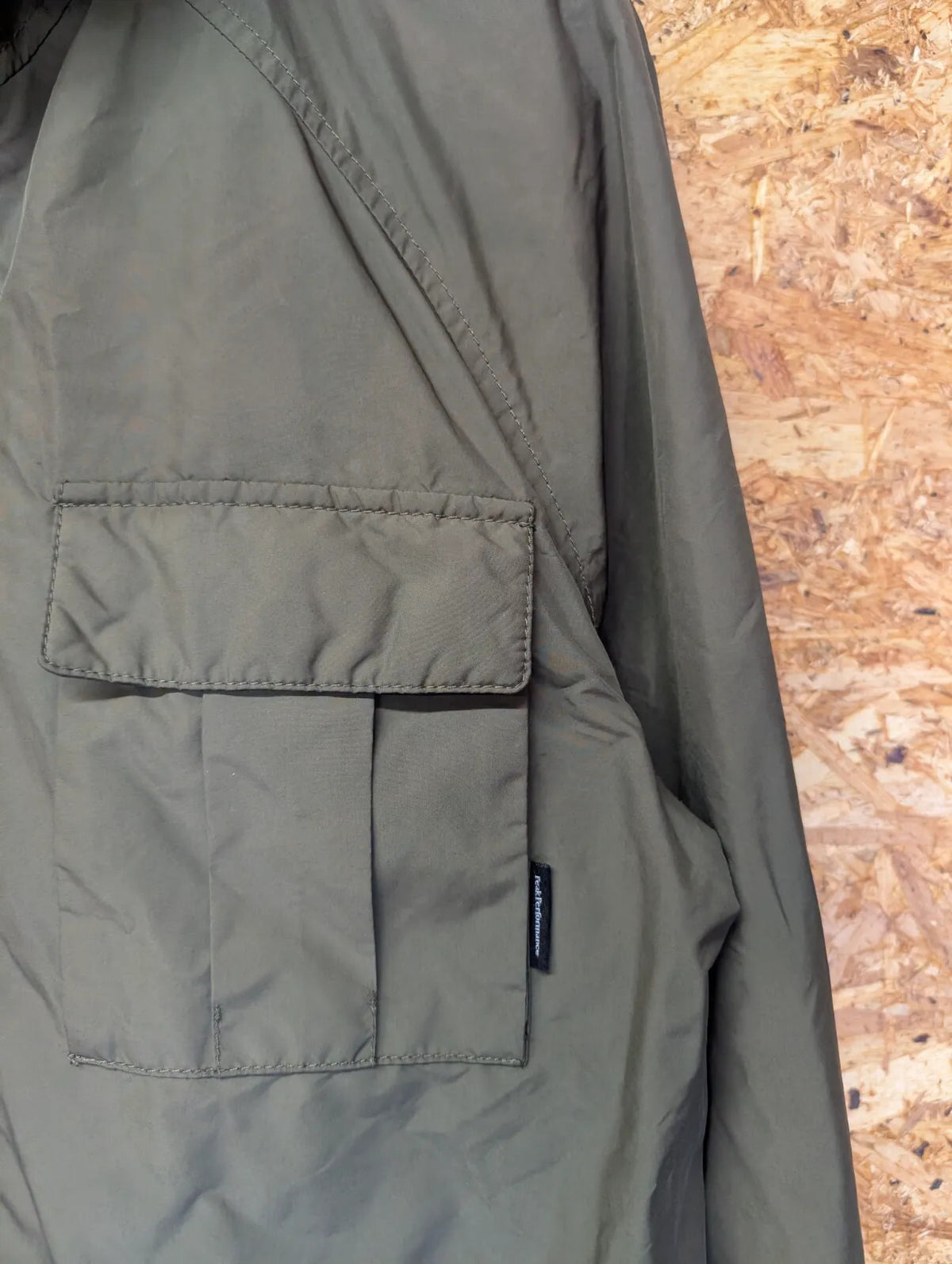 Peak Performance Clifford Jacket Mens Medium Green Hood Japanese Hiking Utility