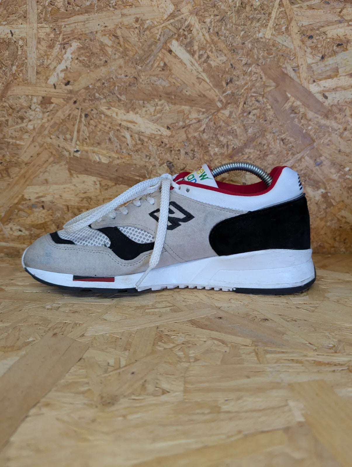 New Balance 1500 PWK Trainers UK 7.5 White Black Grey Red Suede Lace Rainbow